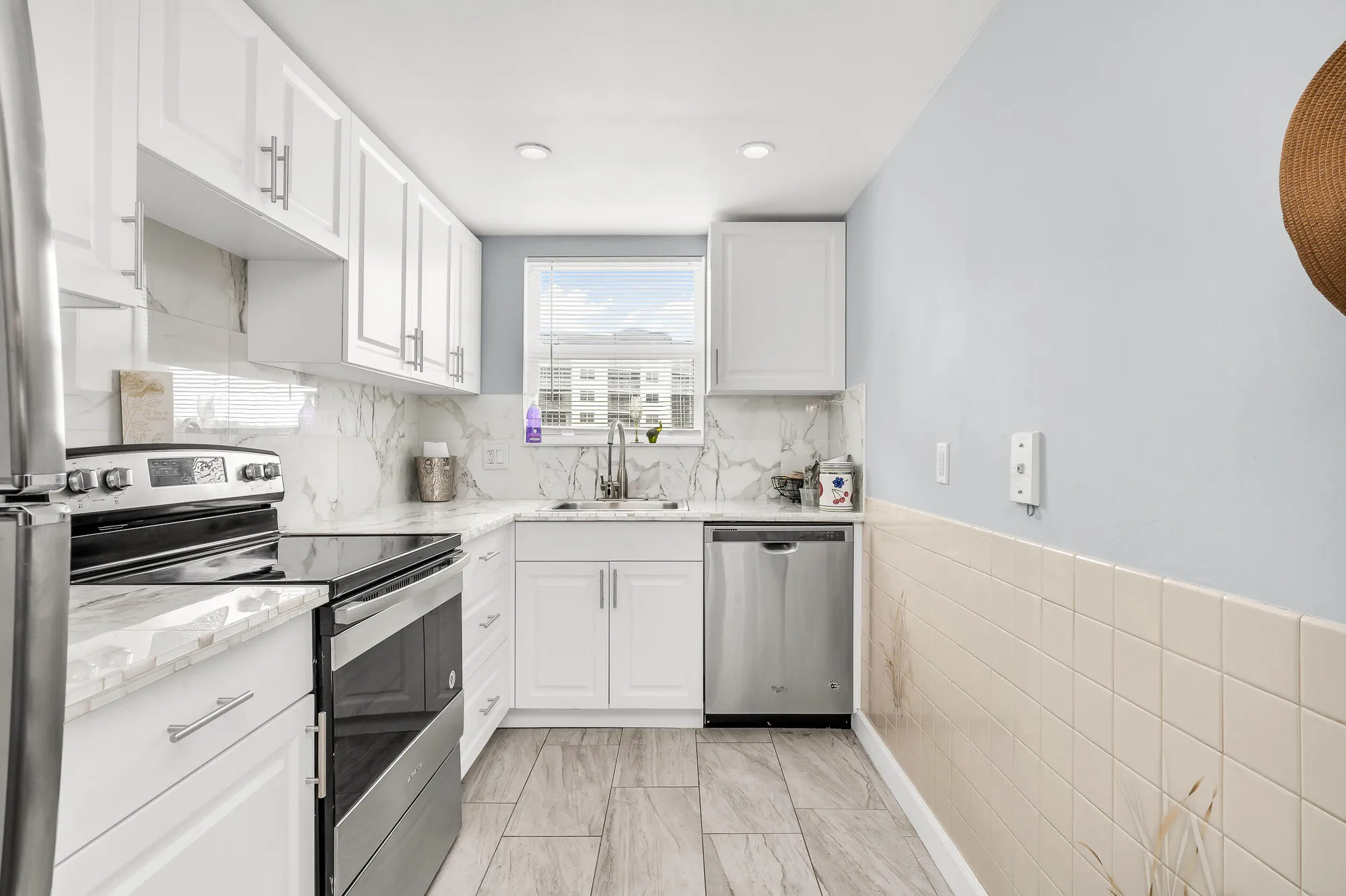 Property Slideshow image 4 of 27 | 2731 ne 14th street cswy apt 430, Pompano Beach, FL, 33062