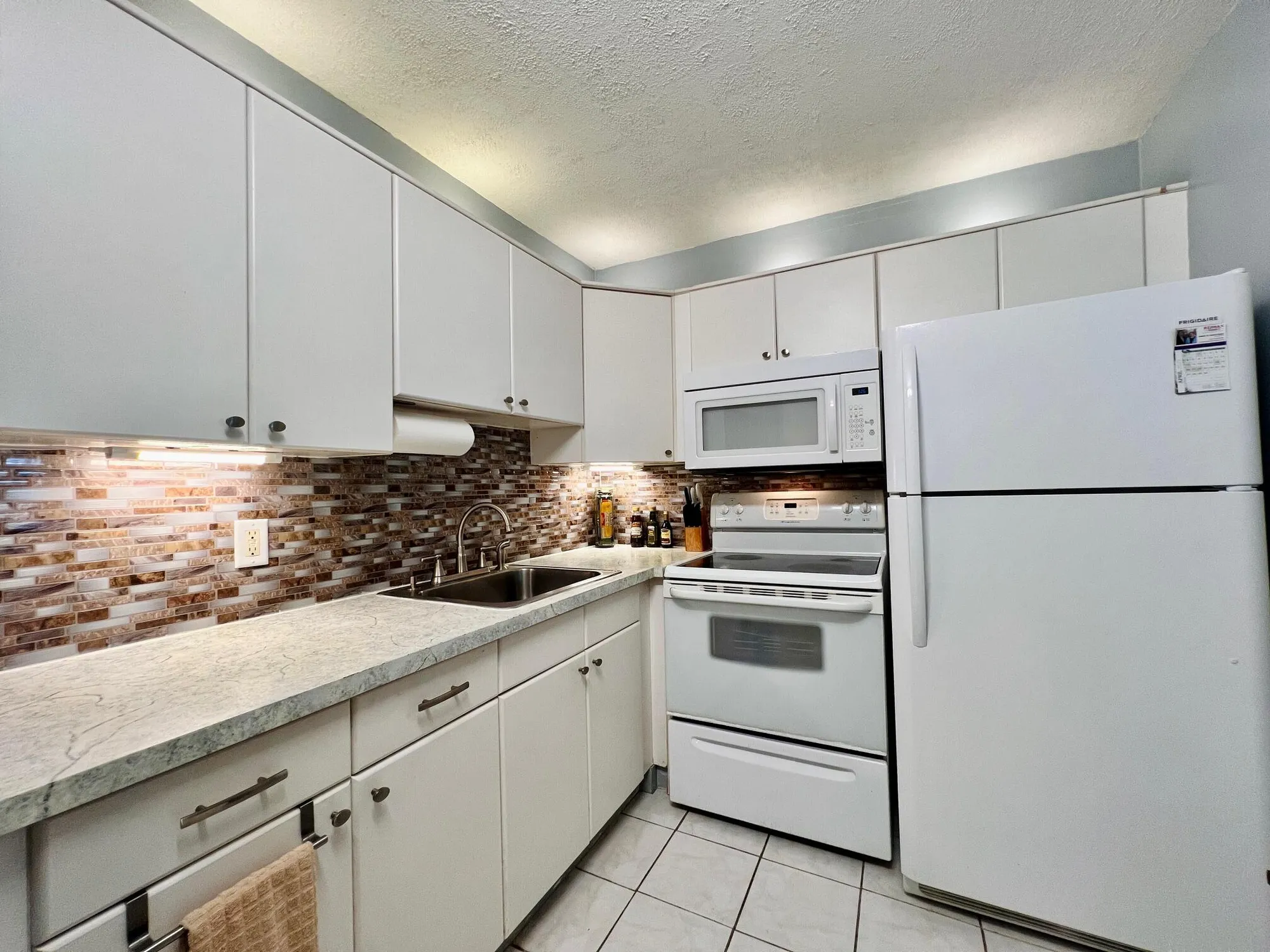 Property Slideshow image 2 of 14 | 135 dorchester f, West Palm Beach, FL, 33417