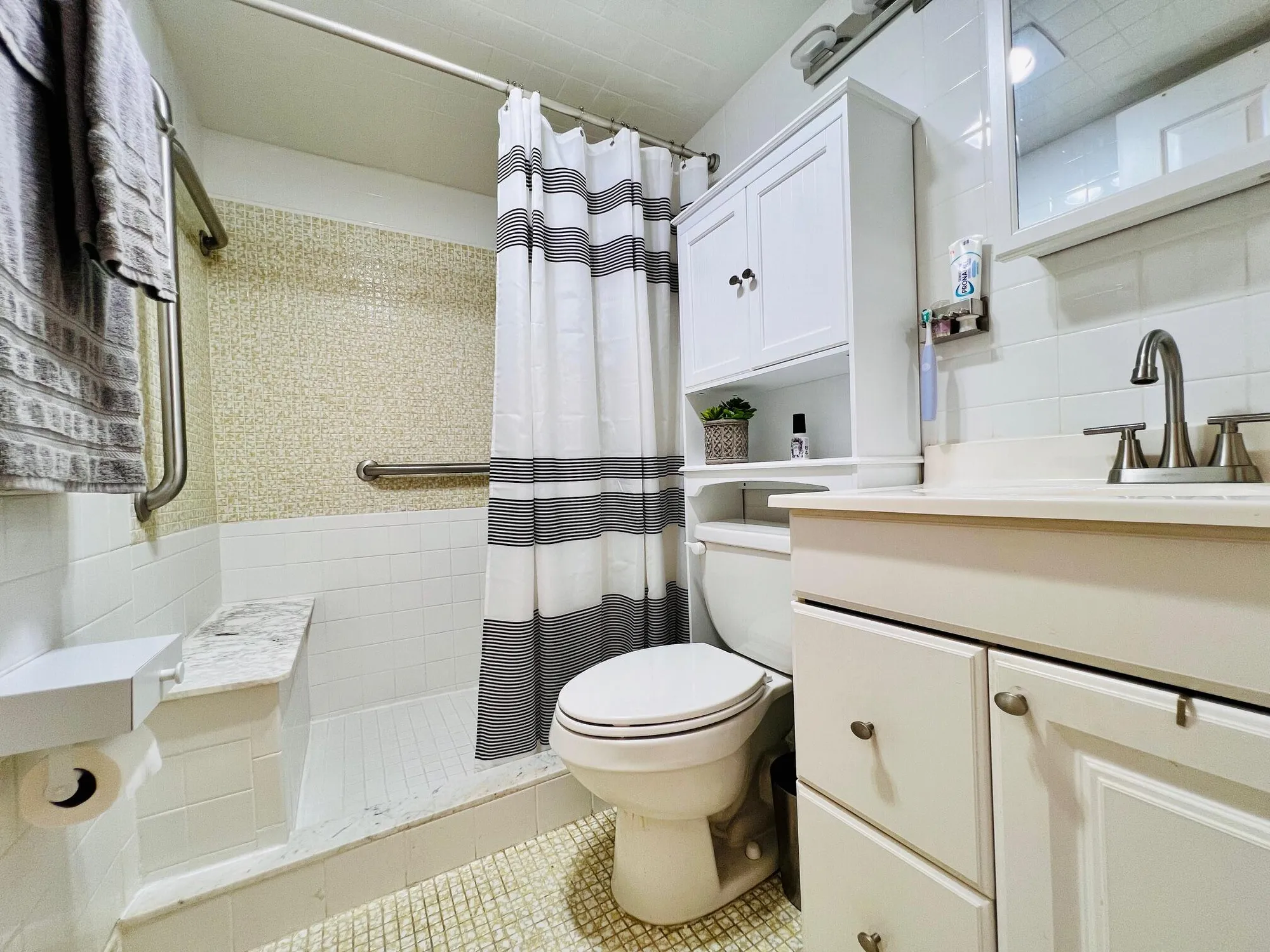 Property Slideshow image 5 of 14 | 135 dorchester f, West Palm Beach, FL, 33417