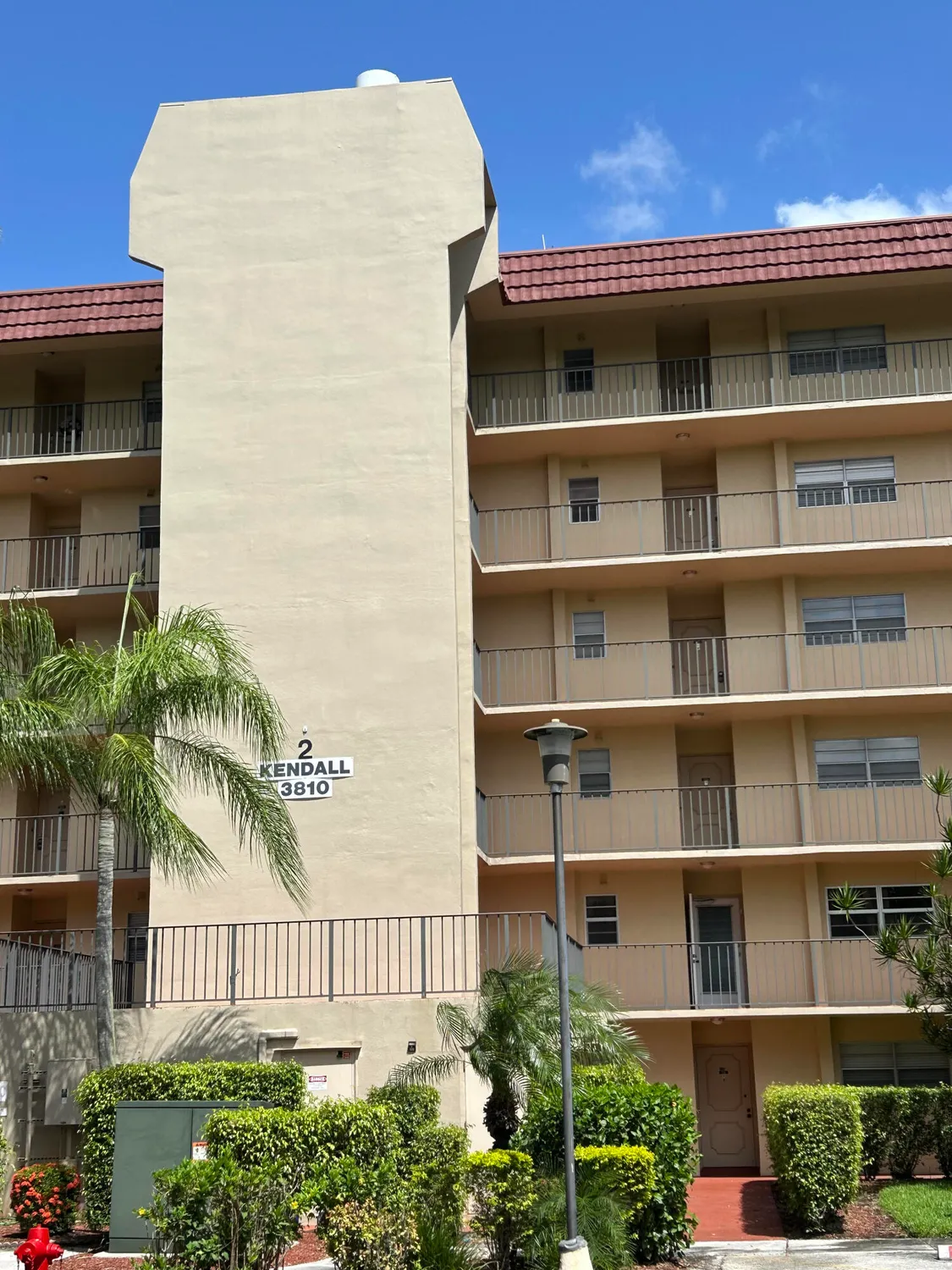 Property Slideshow image 2 of 21 | 3810 via poinciana apt 605, Lake Worth, FL, 33467