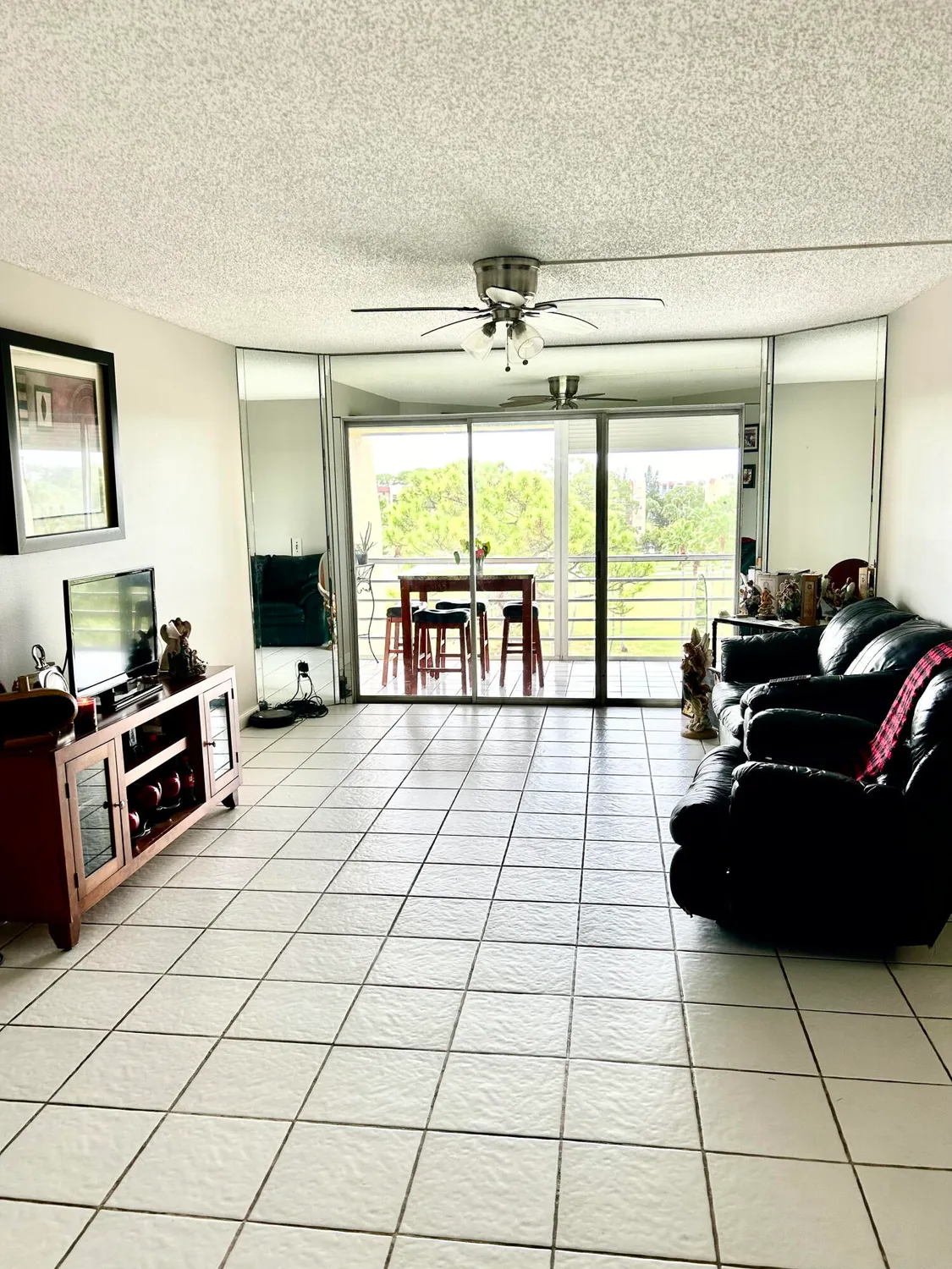 Property Slideshow image 5 of 21 | 3810 via poinciana apt 605, Lake Worth, FL, 33467