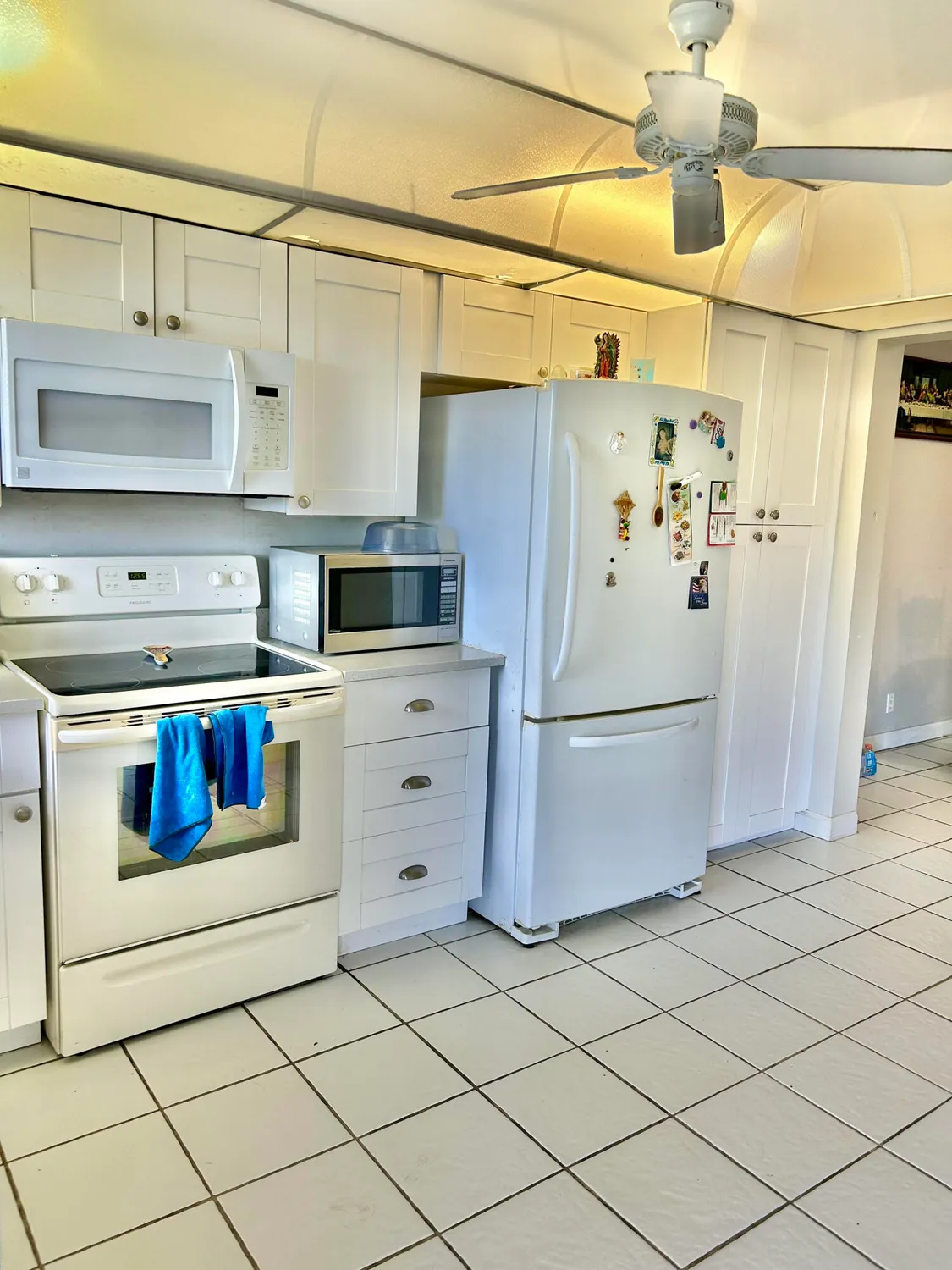 Property Slideshow image 7 of 21 | 3810 via poinciana apt 605, Lake Worth, FL, 33467