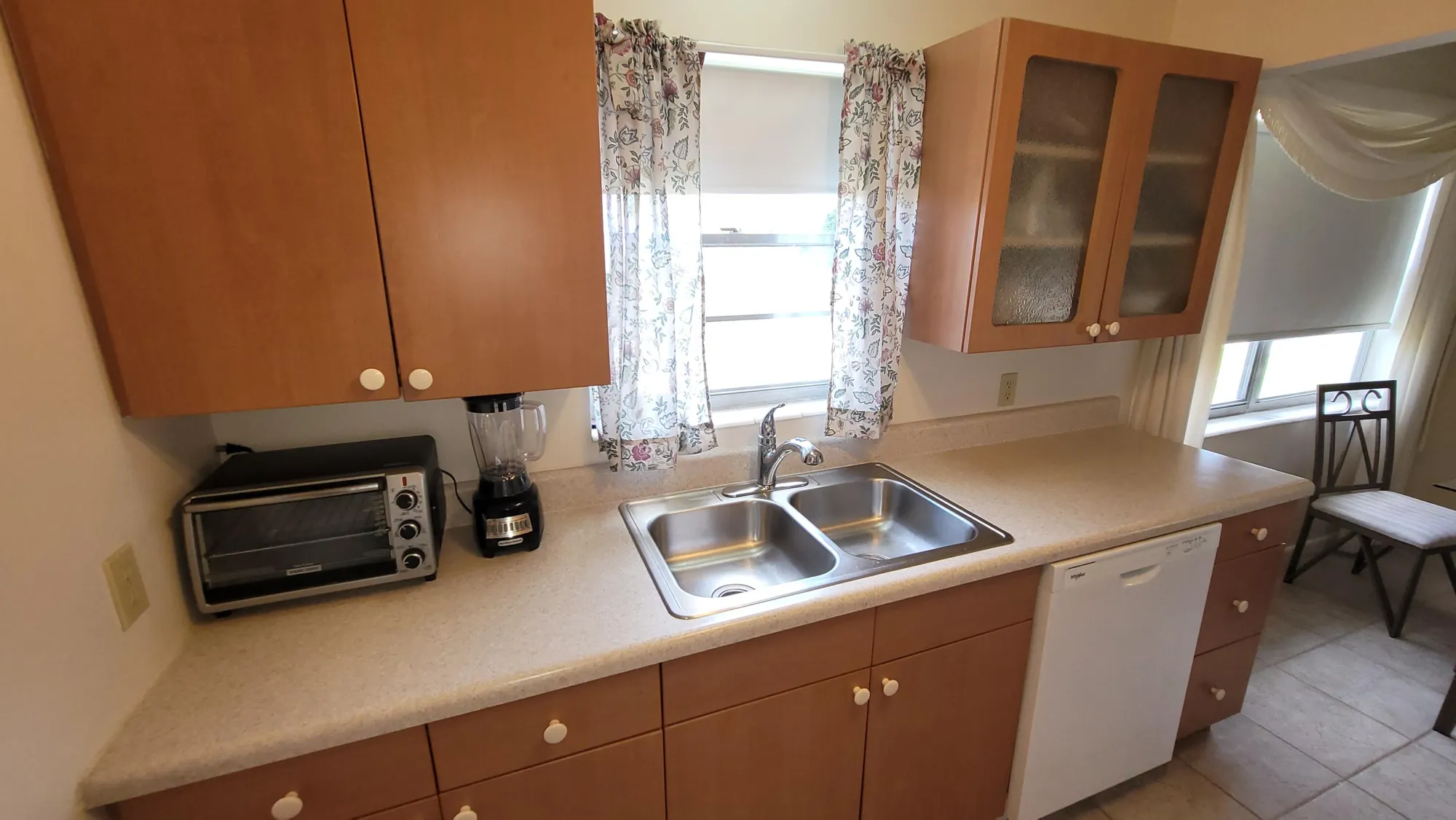 Property Slideshow image 6 of 49 | 232 canterbury j, West Palm Beach, FL, 33417