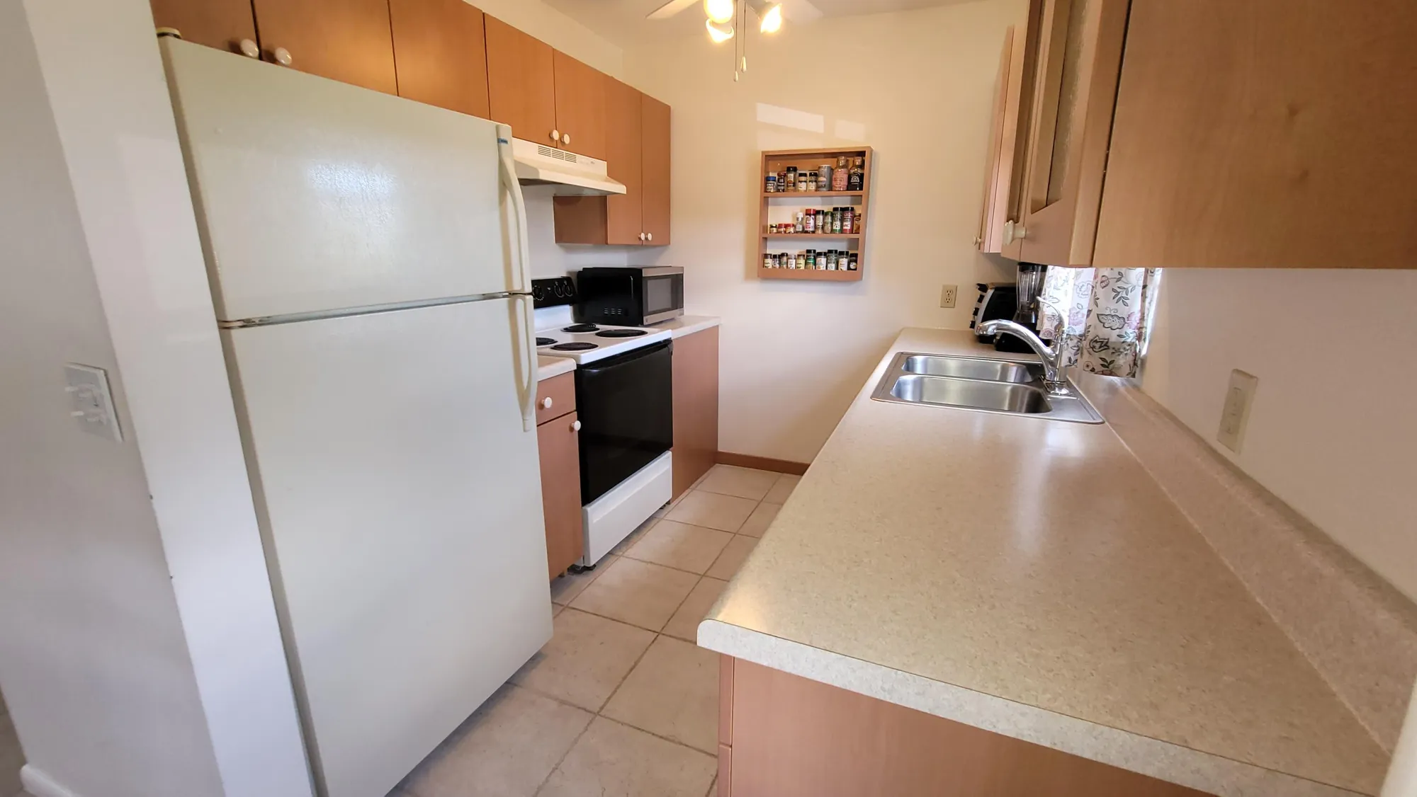 Property Slideshow image 9 of 49 | 232 canterbury j, West Palm Beach, FL, 33417