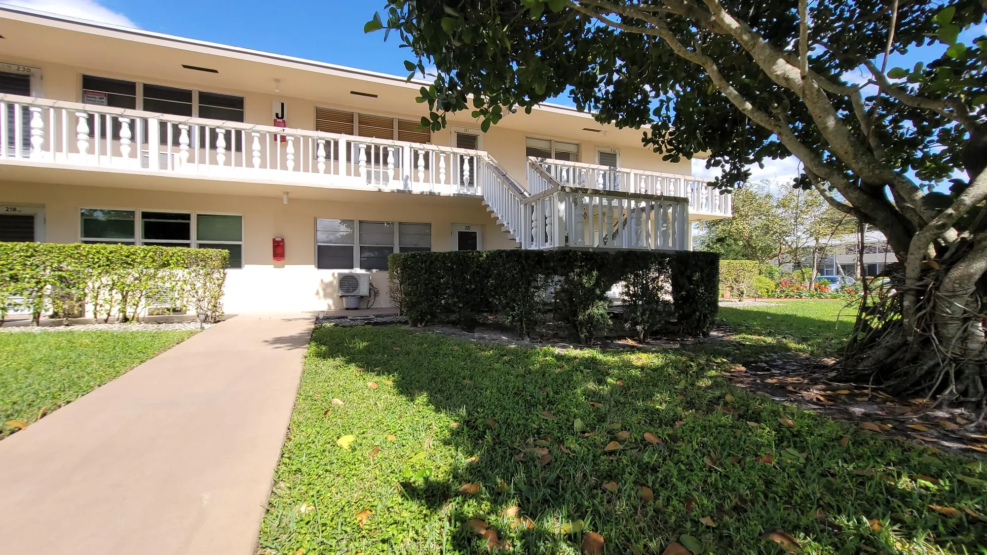 Property Slideshow image 27 of 49 | 232 canterbury j, West Palm Beach, FL, 33417