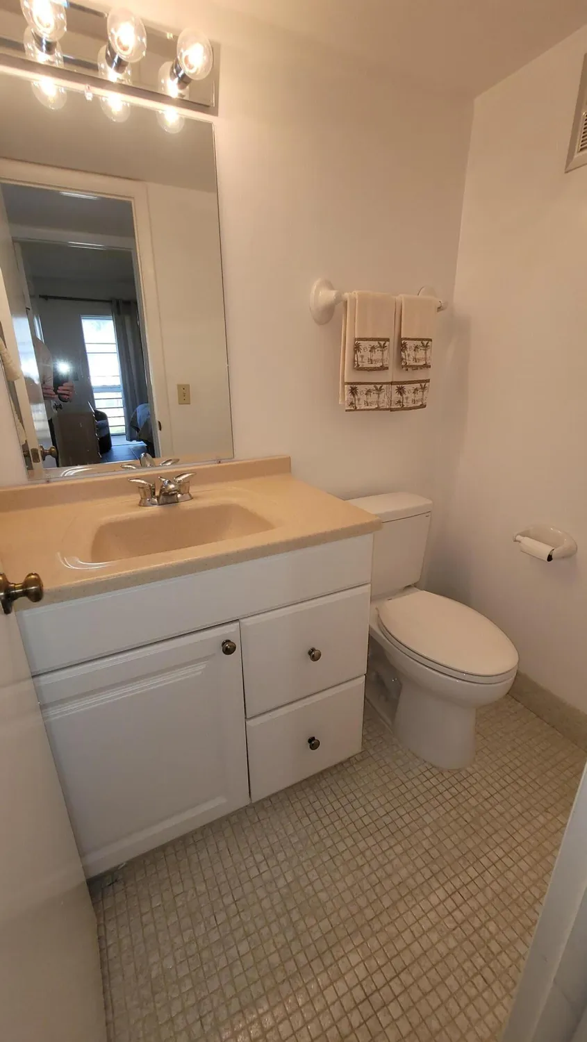 Property Slideshow image 13 of 49 | 232 canterbury j, West Palm Beach, FL, 33417