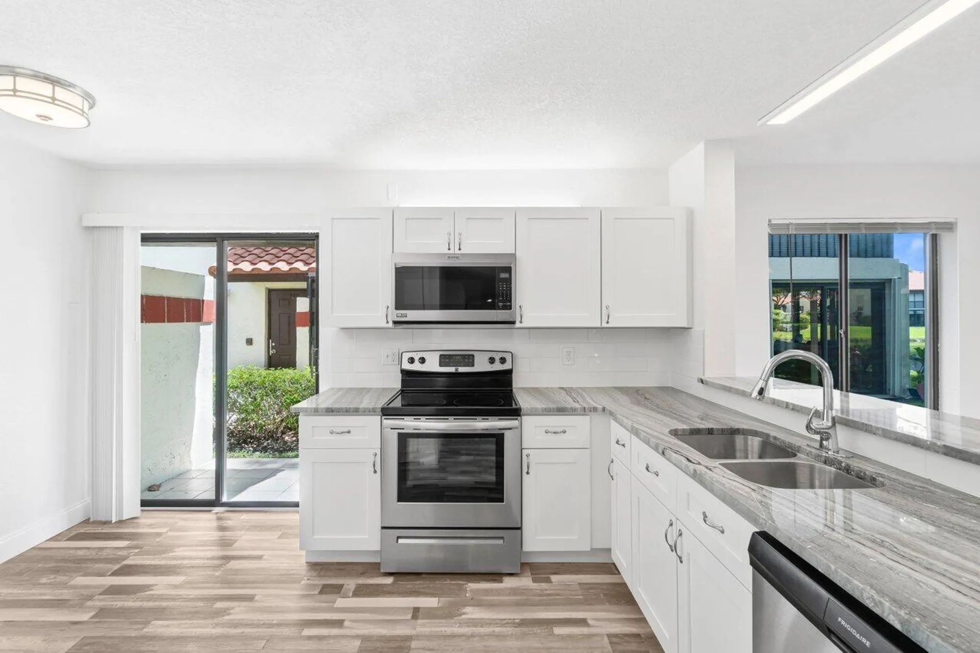 Property Slideshow image 1 of 26 | 10679 ocean palm way 101, Boynton Beach, FL, 33437