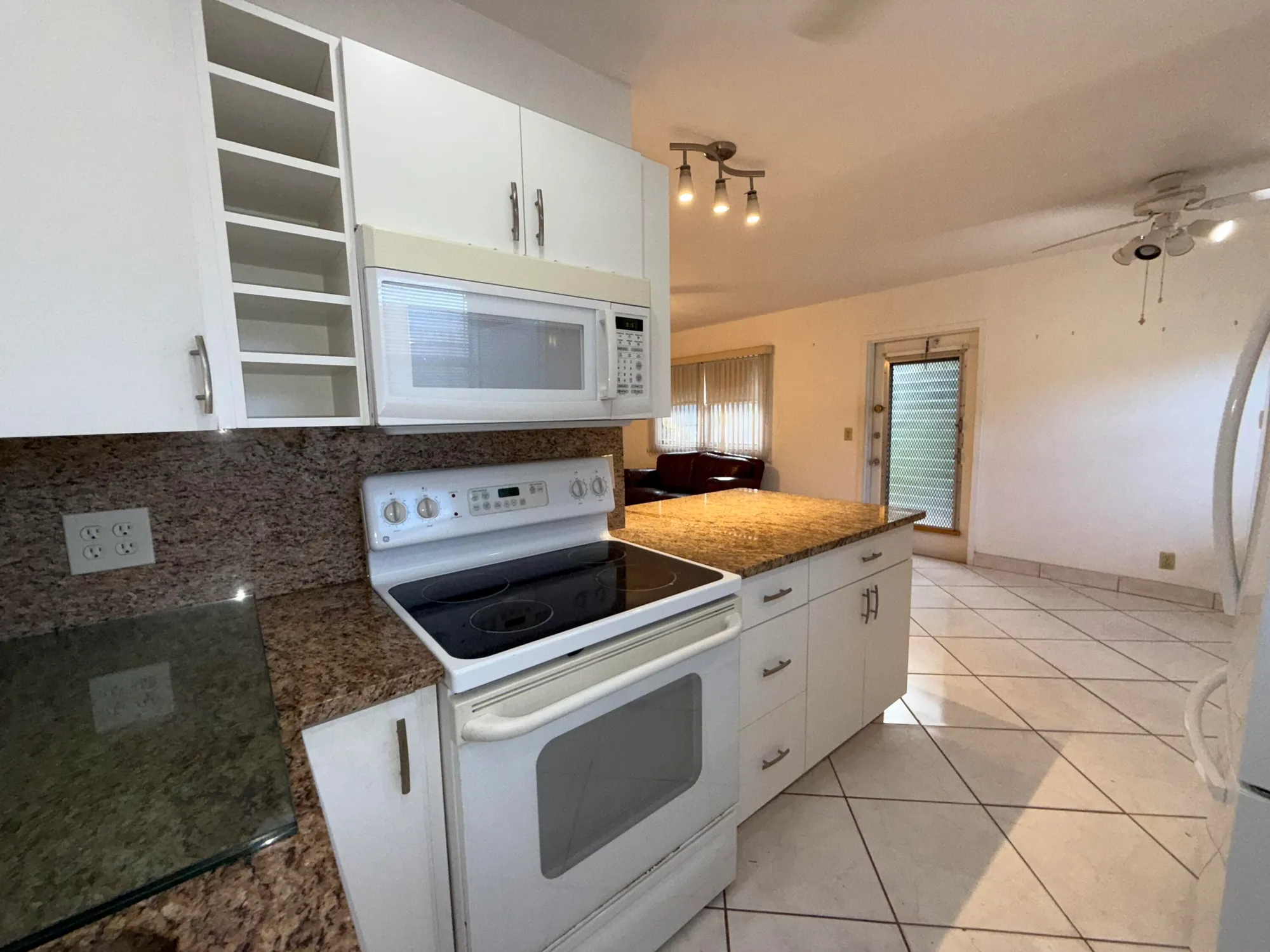 Property Slideshow image 8 of 15 | 225 seville j, Delray Beach, FL, 33446