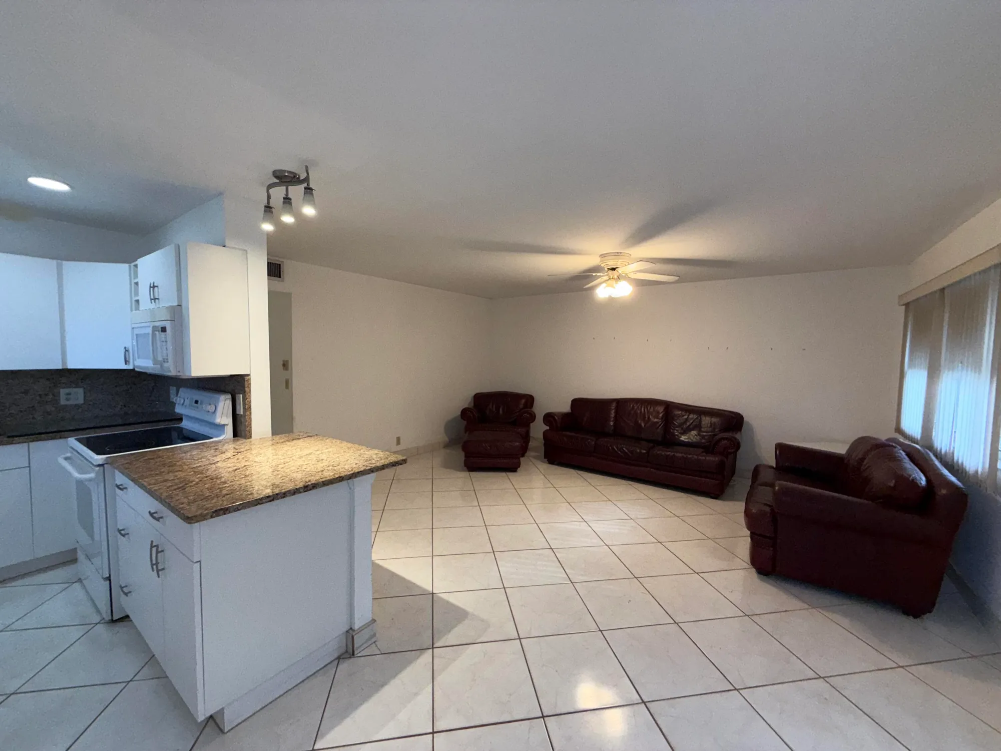 Property Slideshow image 7 of 15 | 225 seville j, Delray Beach, FL, 33446