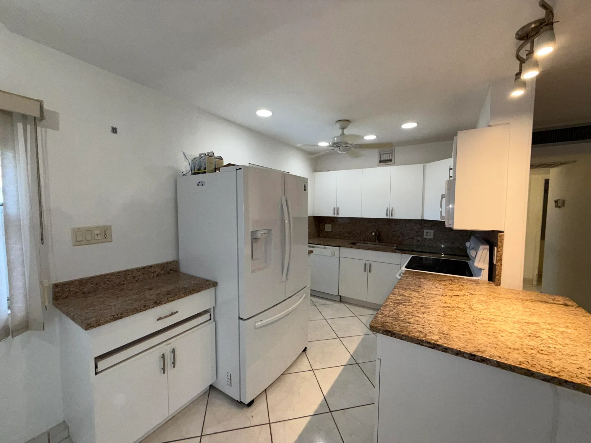 Property Slideshow image 9 of 15 | 225 seville j, Delray Beach, FL, 33446