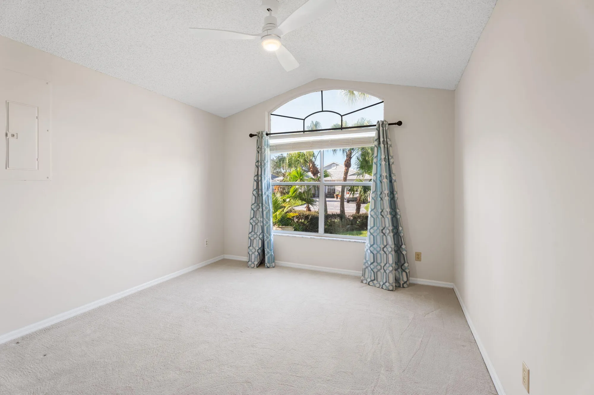 Property Slideshow image 14 of 35 | 532 paurotis ln, Fort Pierce, FL, 34982