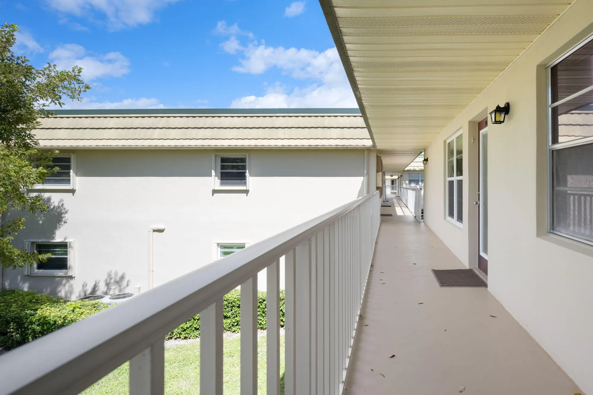 Property Slideshow image 4 of 39 | 40 vista gardens trl apt 202, Vero Beach, FL, 32962