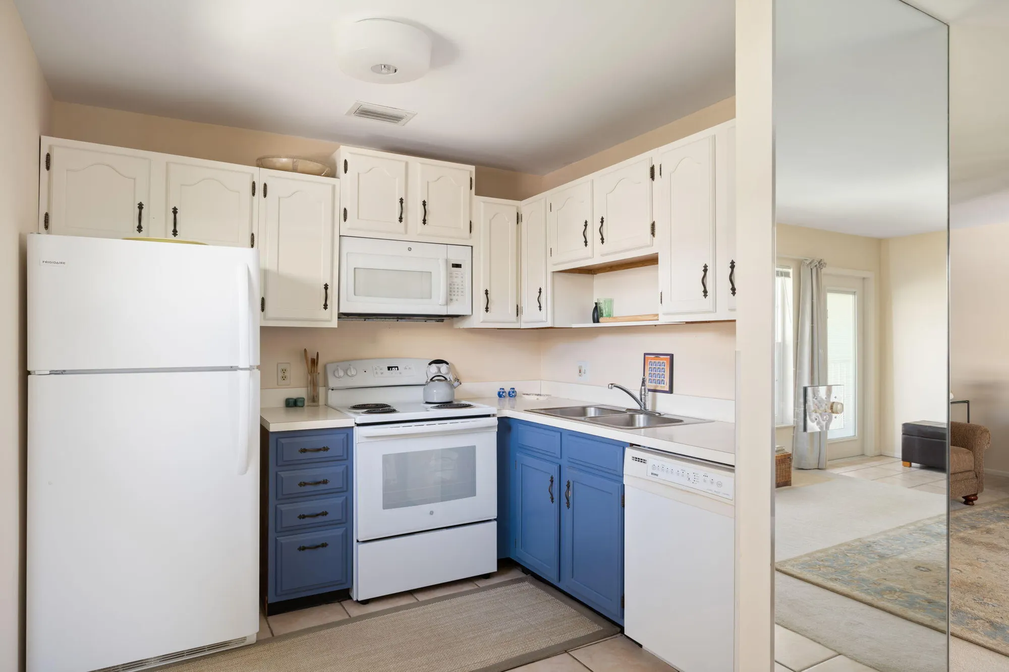 Property Slideshow image 11 of 39 | 40 vista gardens trl apt 202, Vero Beach, FL, 32962