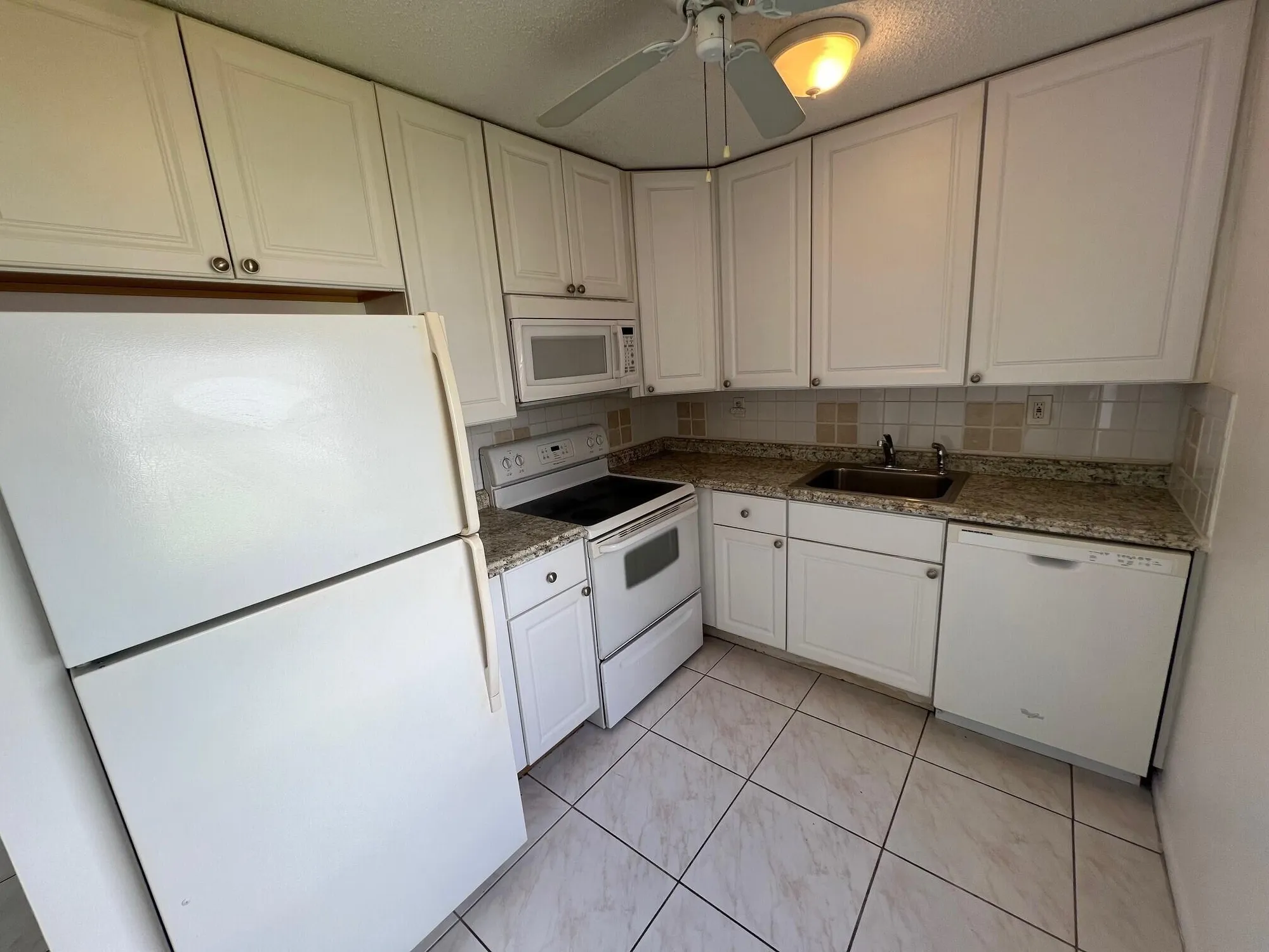 Property Slideshow image 6 of 18 | 244 burgundy f, Delray Beach, FL, 33484