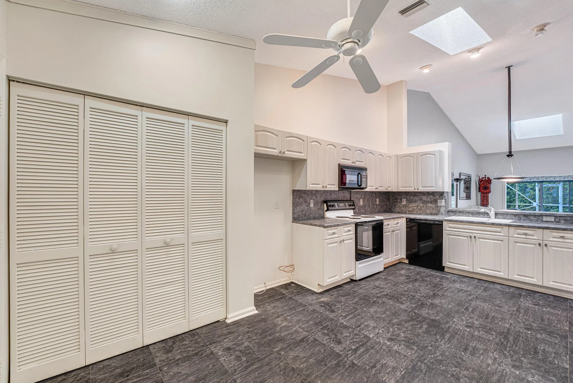 Property Slideshow image 8 of 63 | 7559 seafoam ct, Boynton Beach, FL, 33437