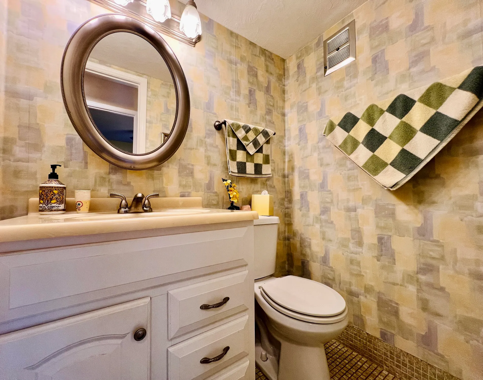 Property Slideshow image 6 of 15 | 131 andover f, West Palm Beach, FL, 33417