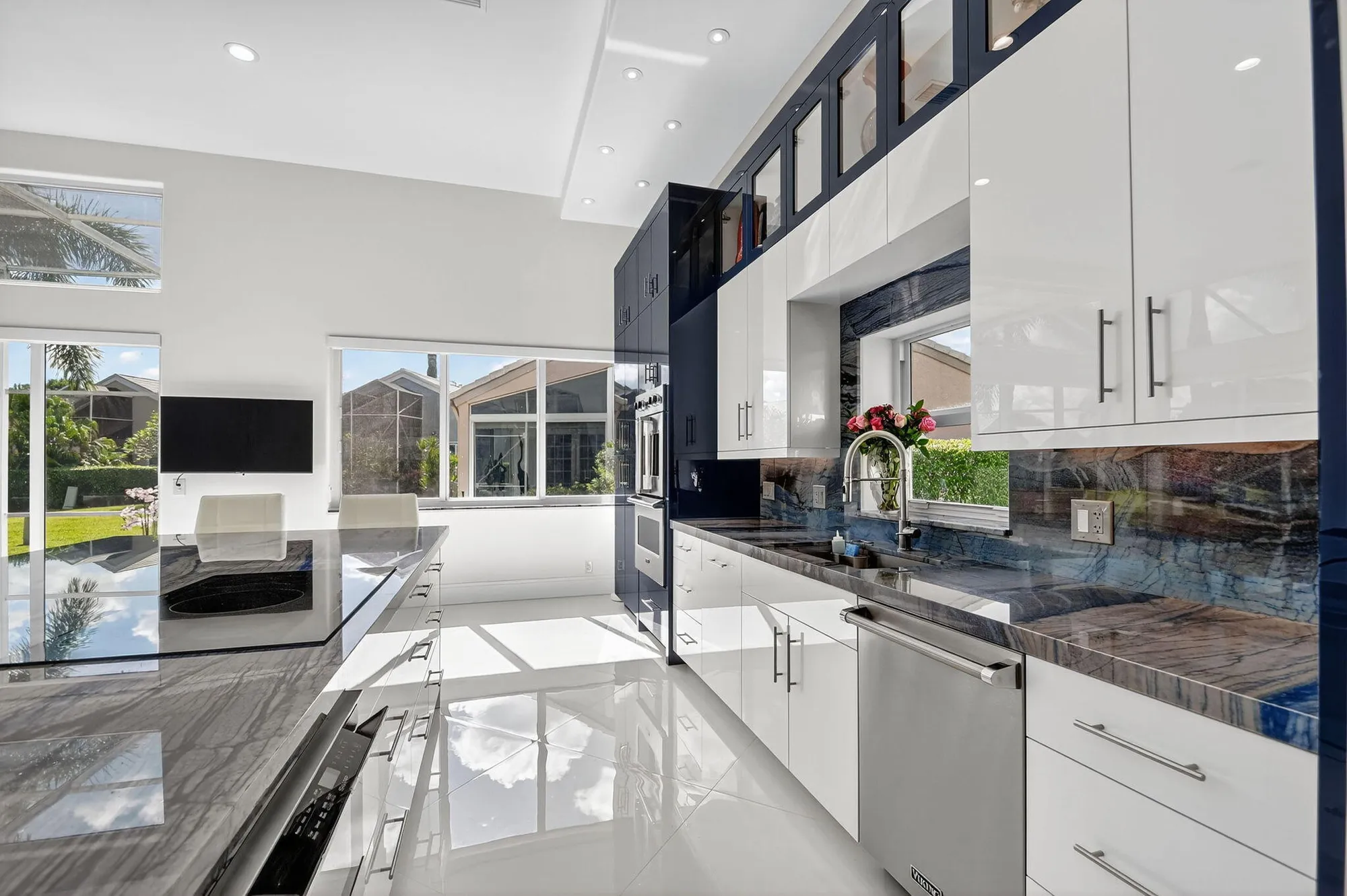 Property Slideshow image 14 of 111 | 6430 three lakes ln, Boynton Beach, FL, 33437