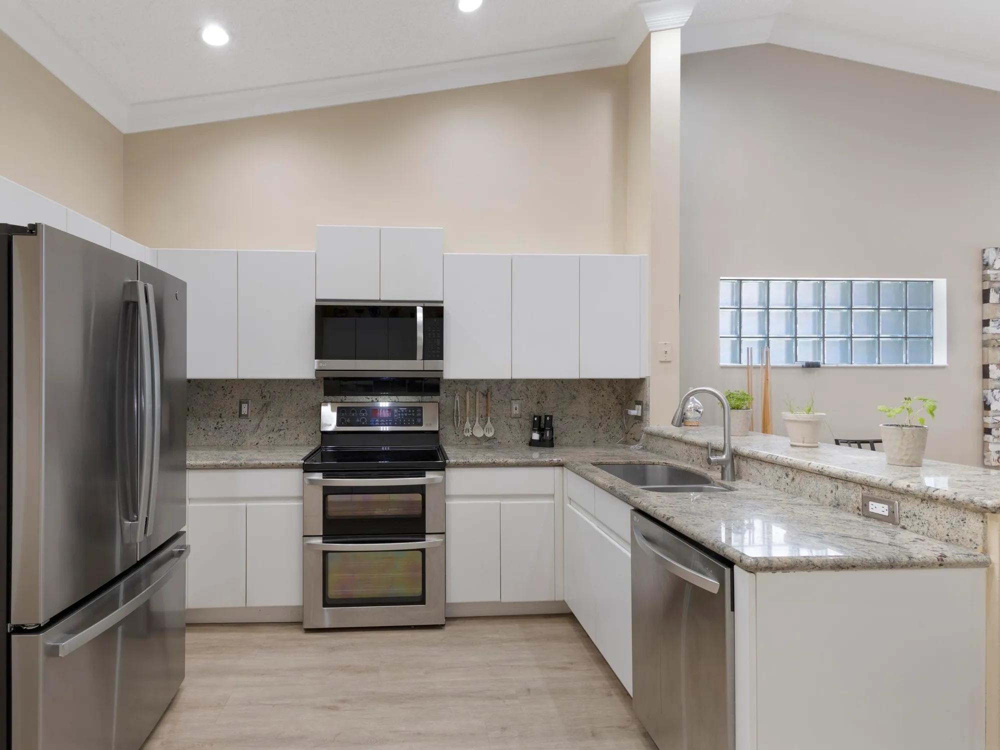 Property Slideshow image 16 of 42 | 9734 harbour lake cir, Boynton Beach, FL, 33437