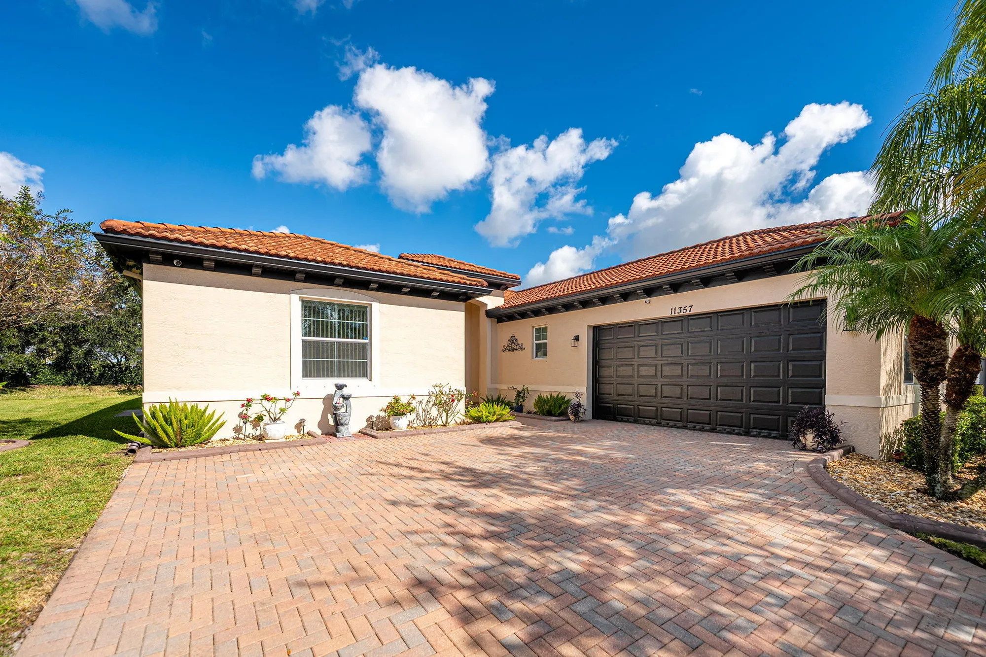 Property Slideshow image 8 of 73 | 11357 sw hillcrest cir, Port Saint Lucie, FL, 34987
