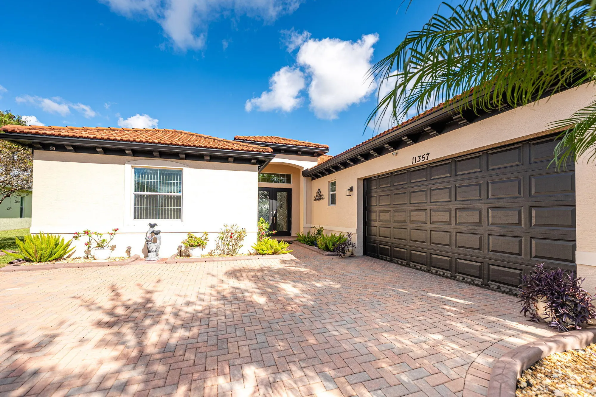 Property Slideshow image 7 of 73 | 11357 sw hillcrest cir, Port Saint Lucie, FL, 34987