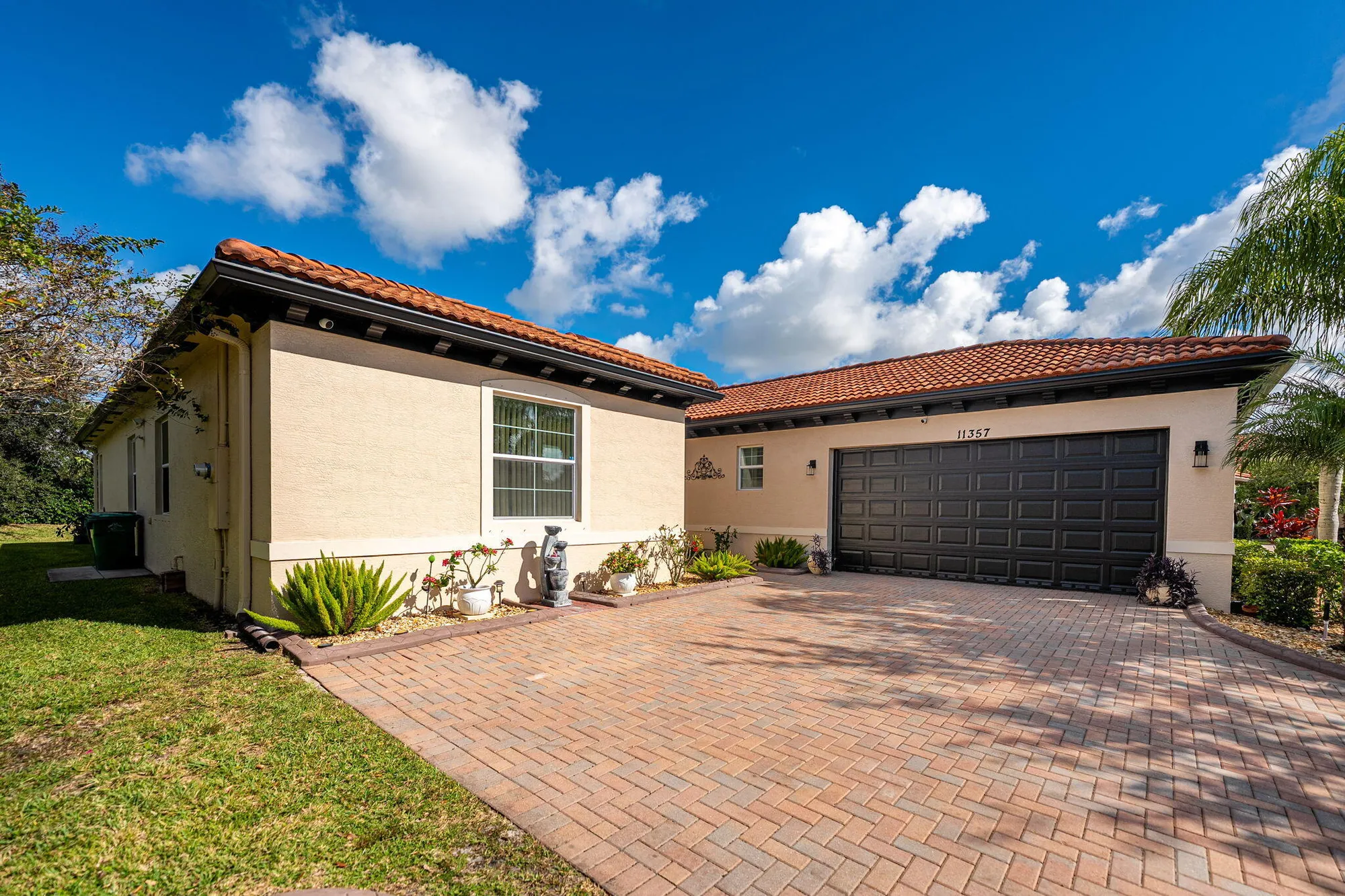 Property Slideshow image 9 of 73 | 11357 sw hillcrest cir, Port Saint Lucie, FL, 34987