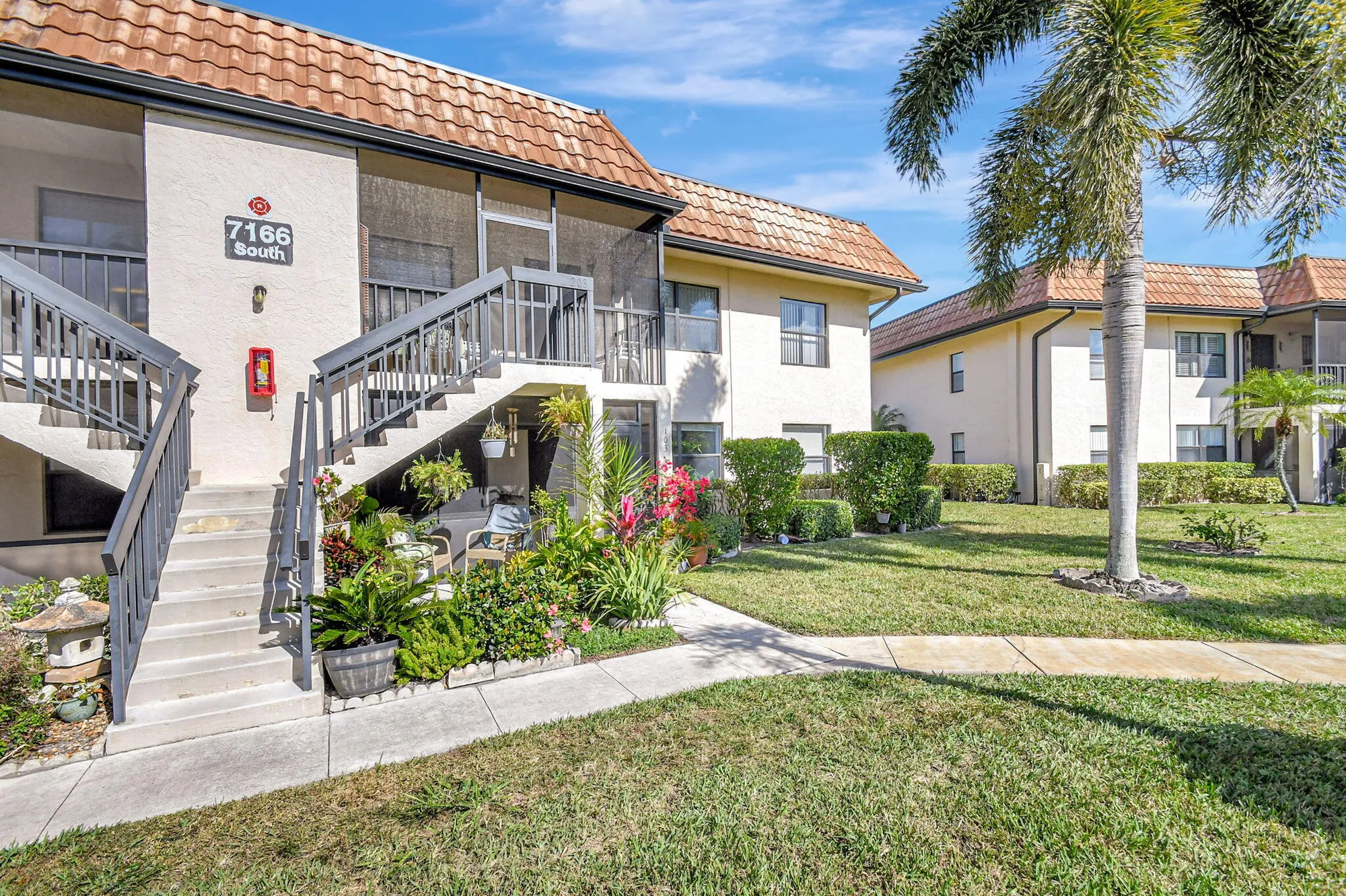 Property Slideshow image 4 of 21 | 7166 golf colony ct 203, Lake Worth, FL, 33467