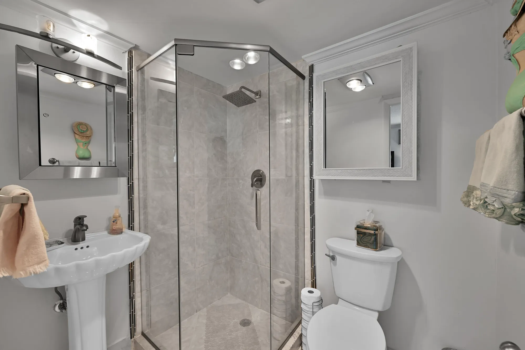 Property Slideshow image 21 of 24 | 13791 flora pl d, Delray Beach, FL, 33484