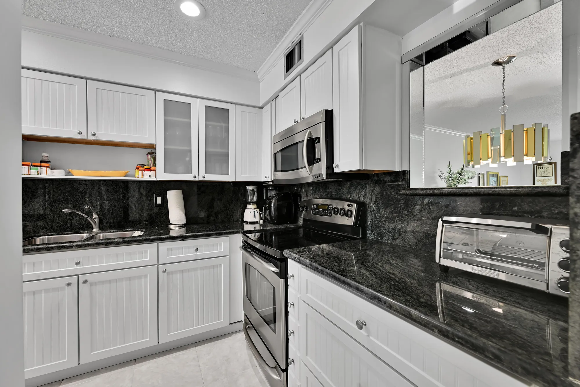 Property Slideshow image 12 of 24 | 13791 flora pl d, Delray Beach, FL, 33484