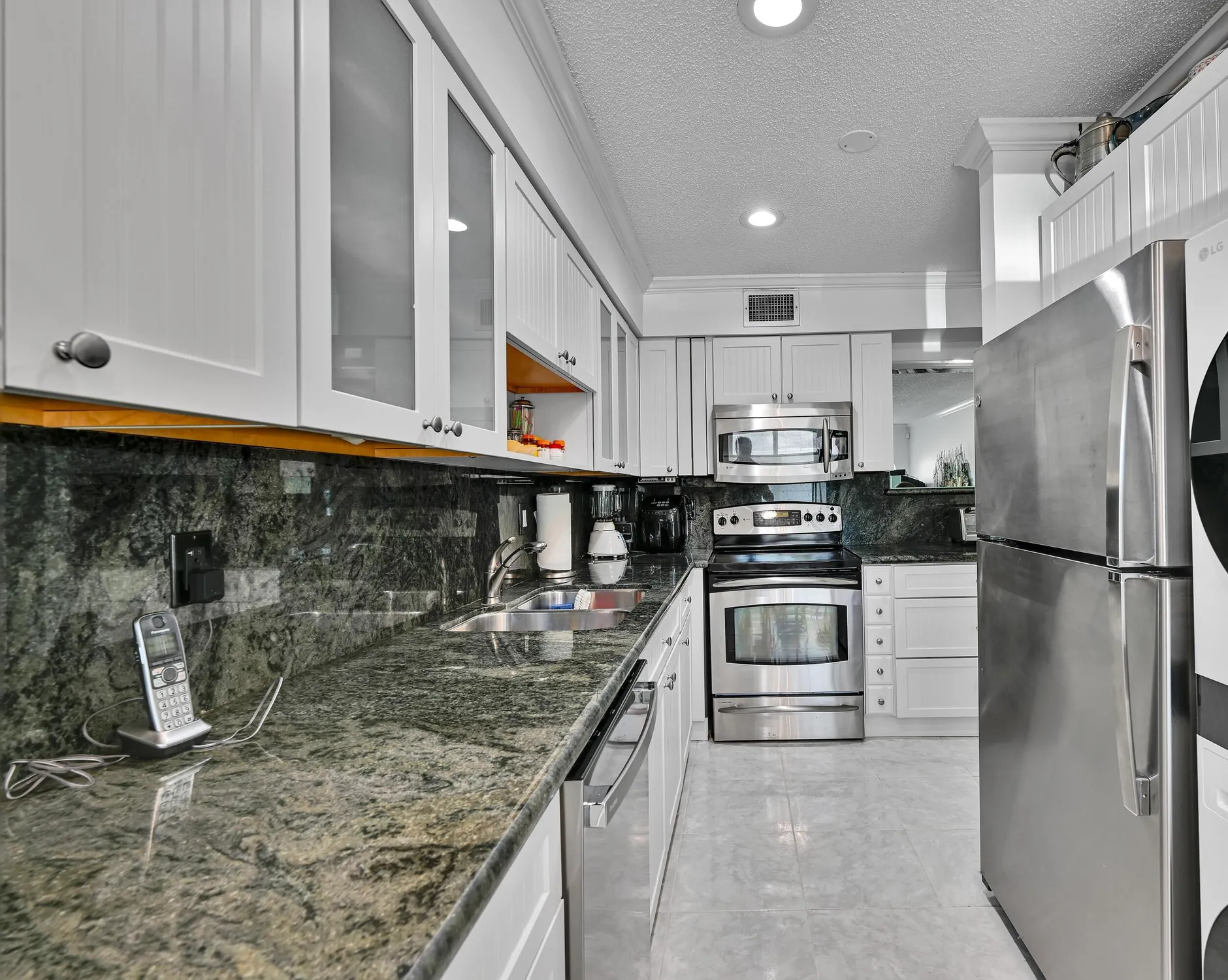 Property Slideshow image 13 of 24 | 13791 flora pl d, Delray Beach, FL, 33484