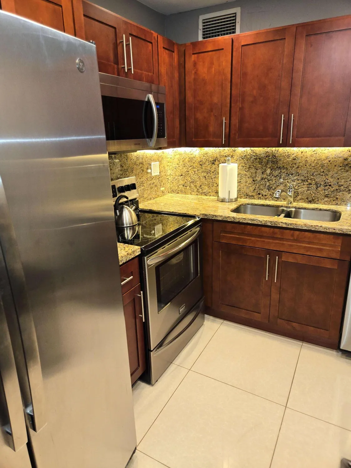 Property Slideshow image 5 of 20 | 320 andover m, West Palm Beach, FL, 33417