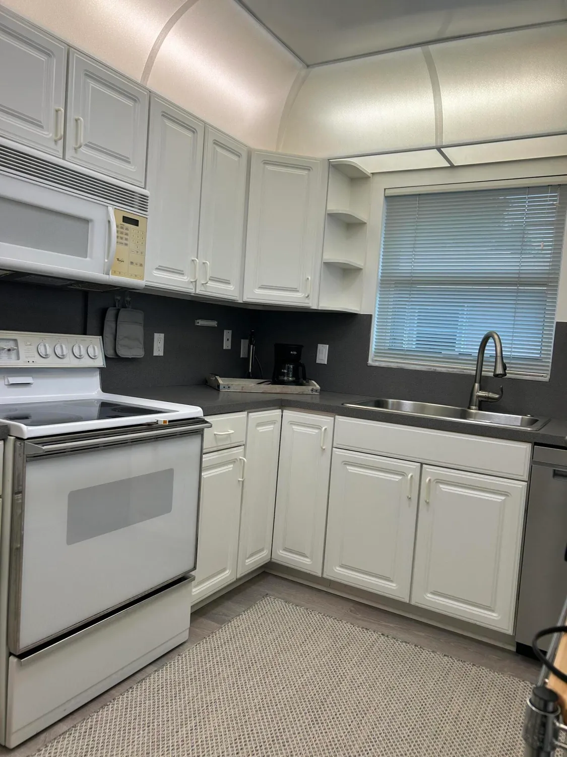 Property Slideshow image 7 of 28 | 715 whippoorwill ln, Delray Beach, FL, 33445