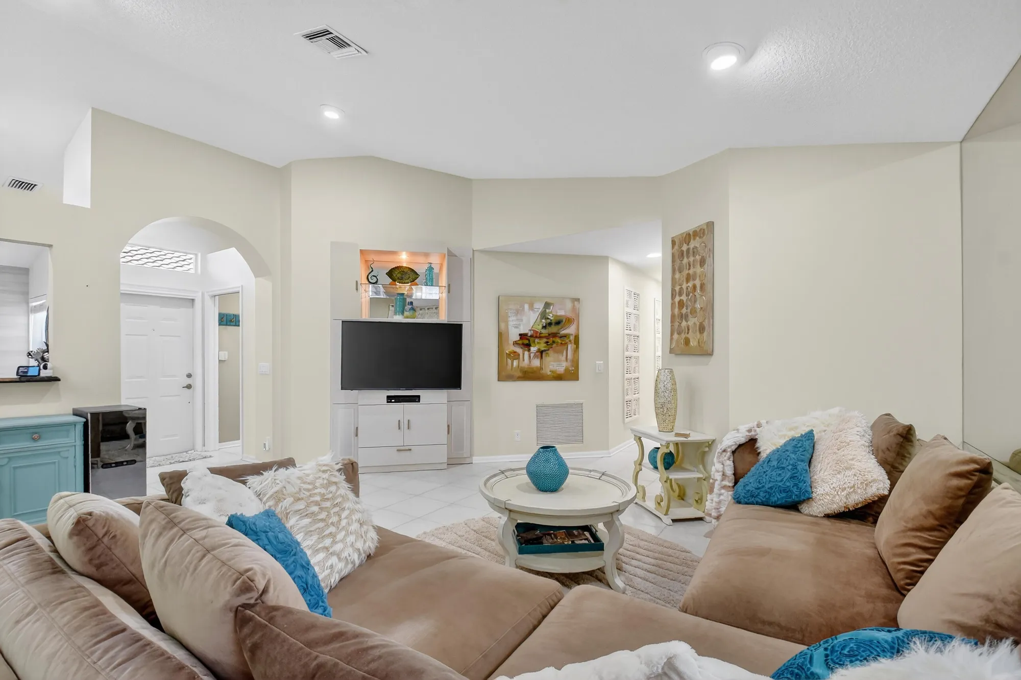Property Slideshow image 17 of 63 | 7173 whitfield ave, Boynton Beach, FL, 33437
