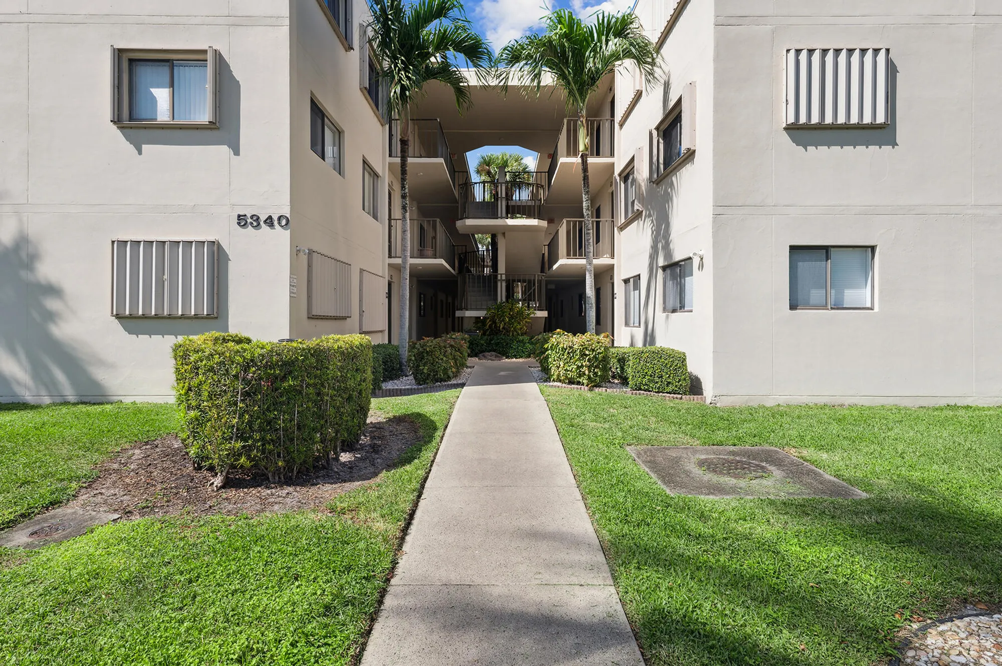 Property Slideshow image 12 of 17 | 5340 las verdes cir 322, Delray Beach, FL, 33484