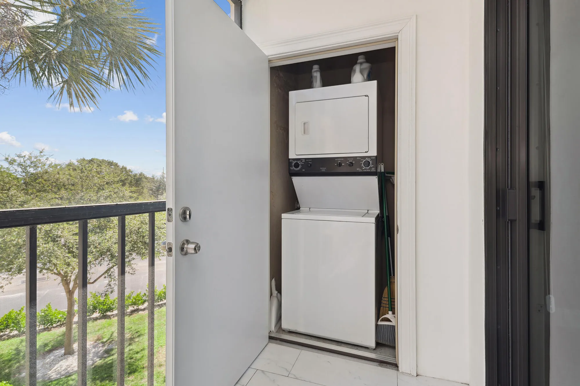 Property Slideshow image 10 of 17 | 5340 las verdes cir 322, Delray Beach, FL, 33484
