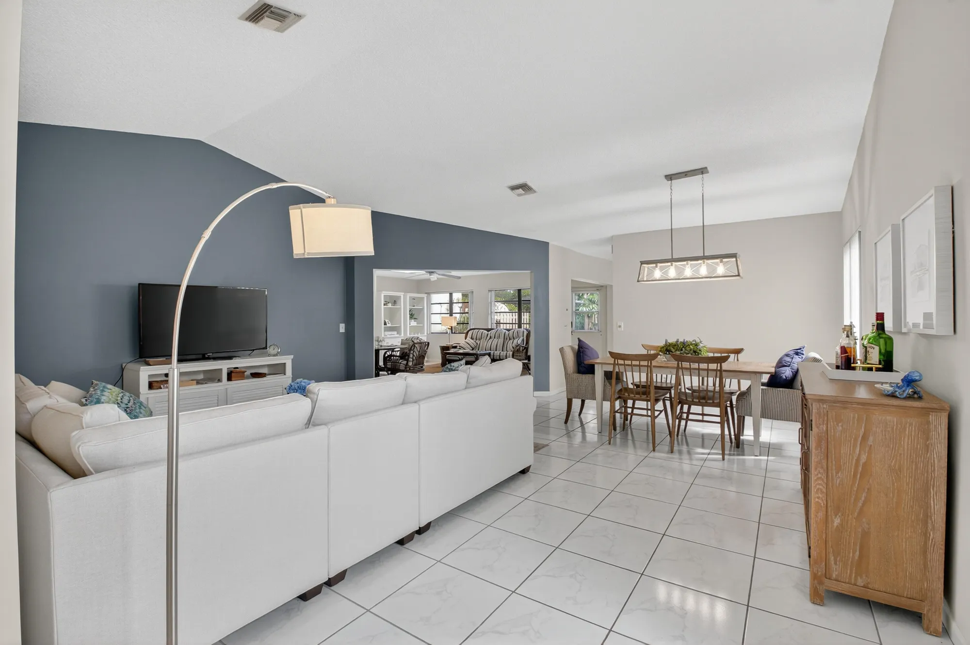 Property Slideshow image 10 of 54 | 1301 nw 23rd ln, Delray Beach, FL, 33445
