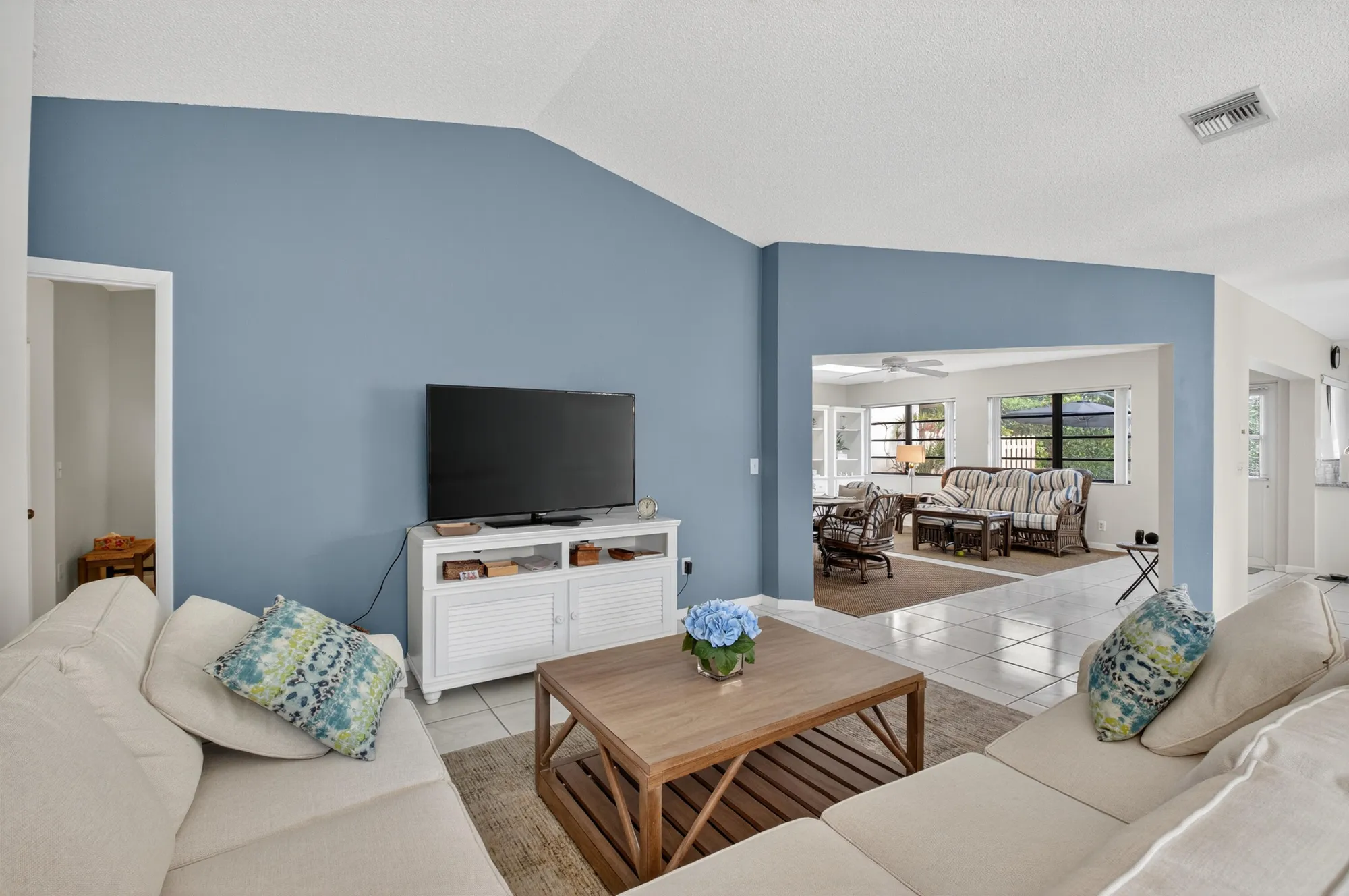 Property Slideshow image 11 of 54 | 1301 nw 23rd ln, Delray Beach, FL, 33445