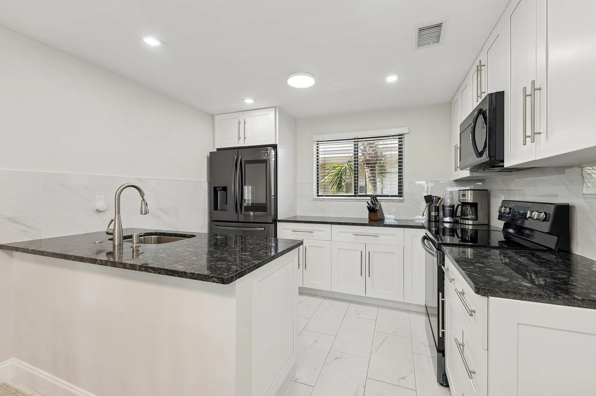 Property Slideshow image 3 of 17 | 5340 las verdes cir 322, Delray Beach, FL, 33484