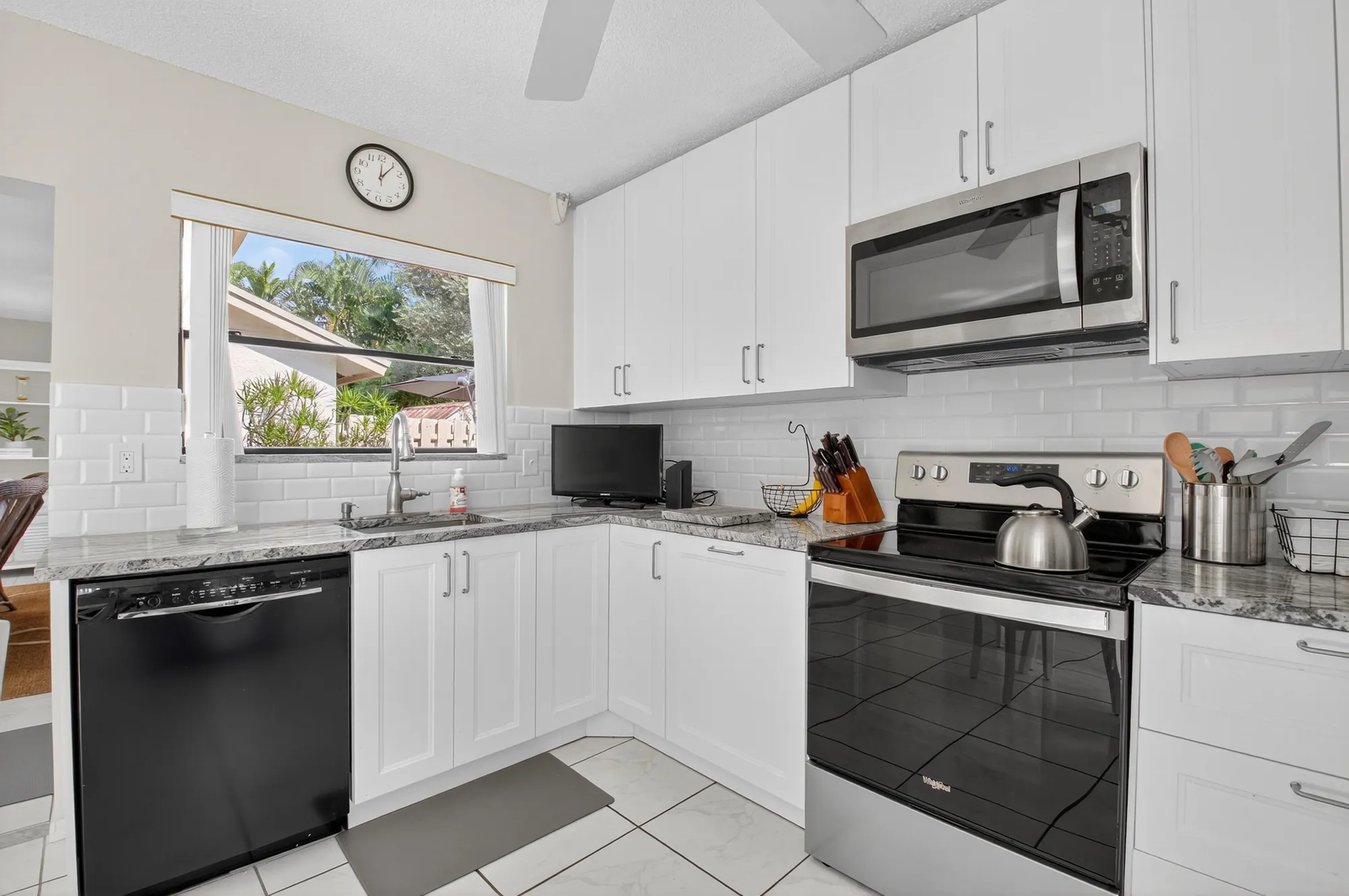 Property Slideshow image 5 of 54 | 1301 nw 23rd ln, Delray Beach, FL, 33445