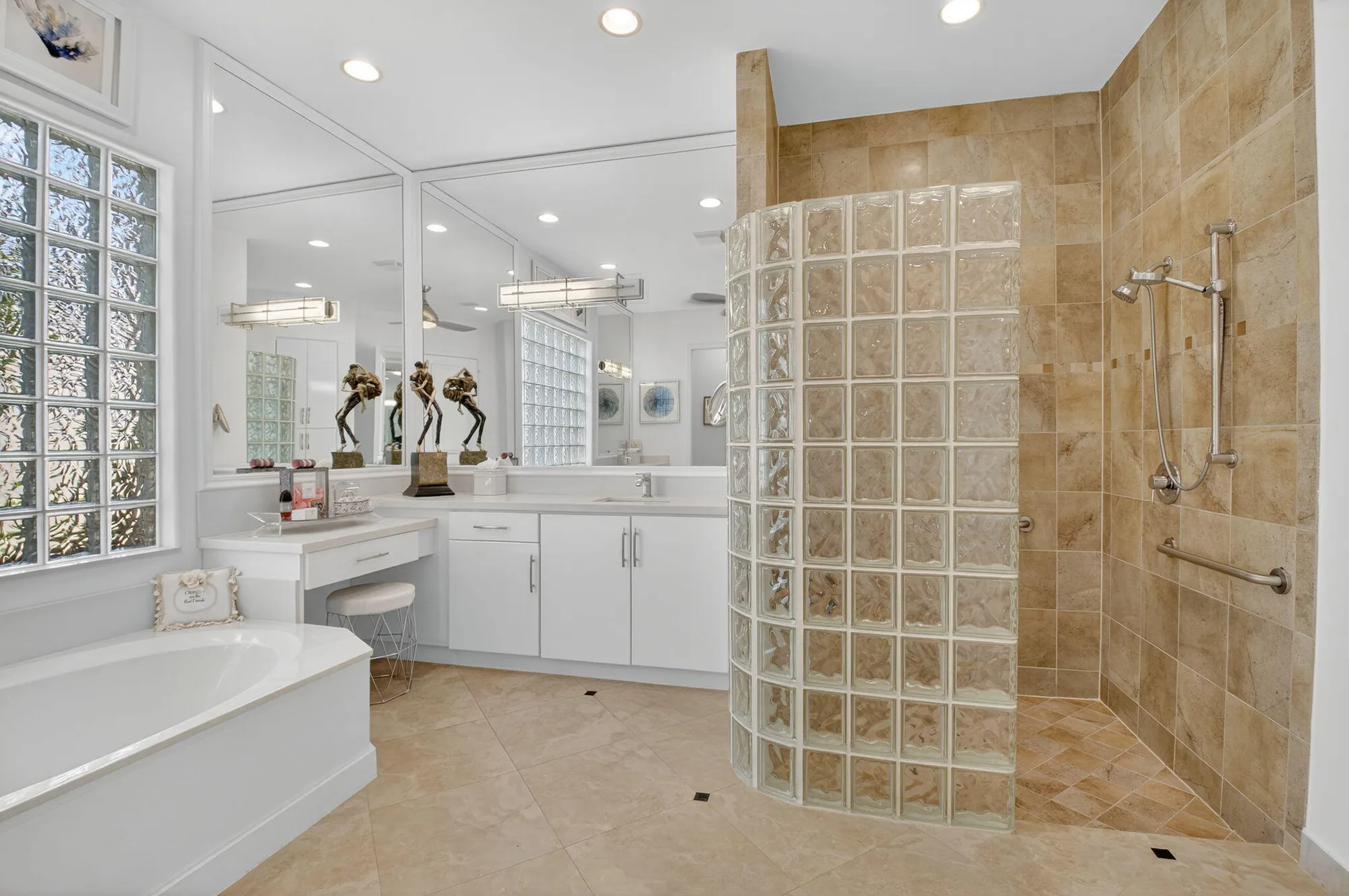 Property Slideshow image 27 of 58 | 10685 whitewind cir, Boynton Beach, FL, 33473