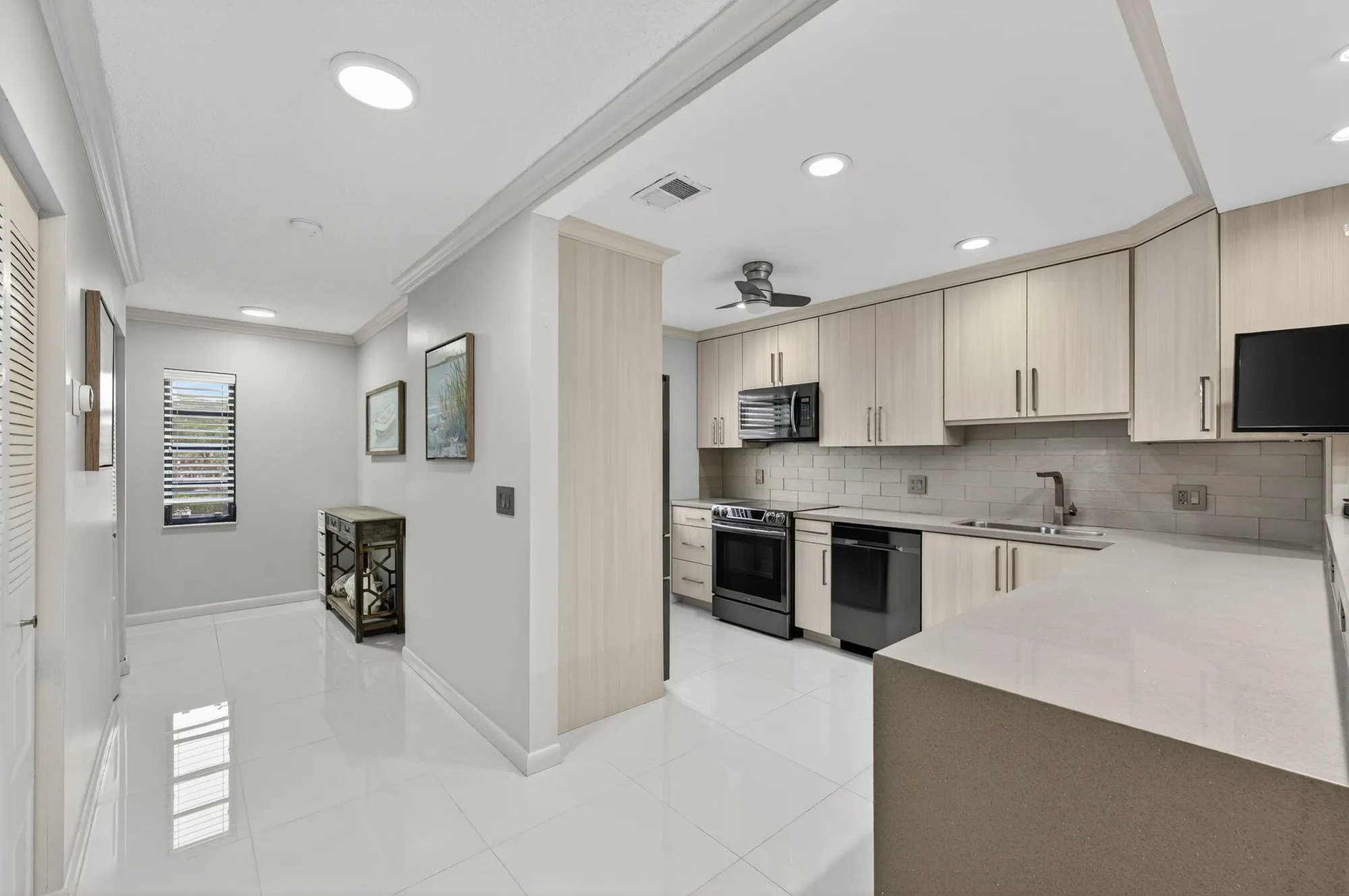 Property Slideshow image 4 of 56 | 8450 casa del lago j, Boca Raton, FL, 33433