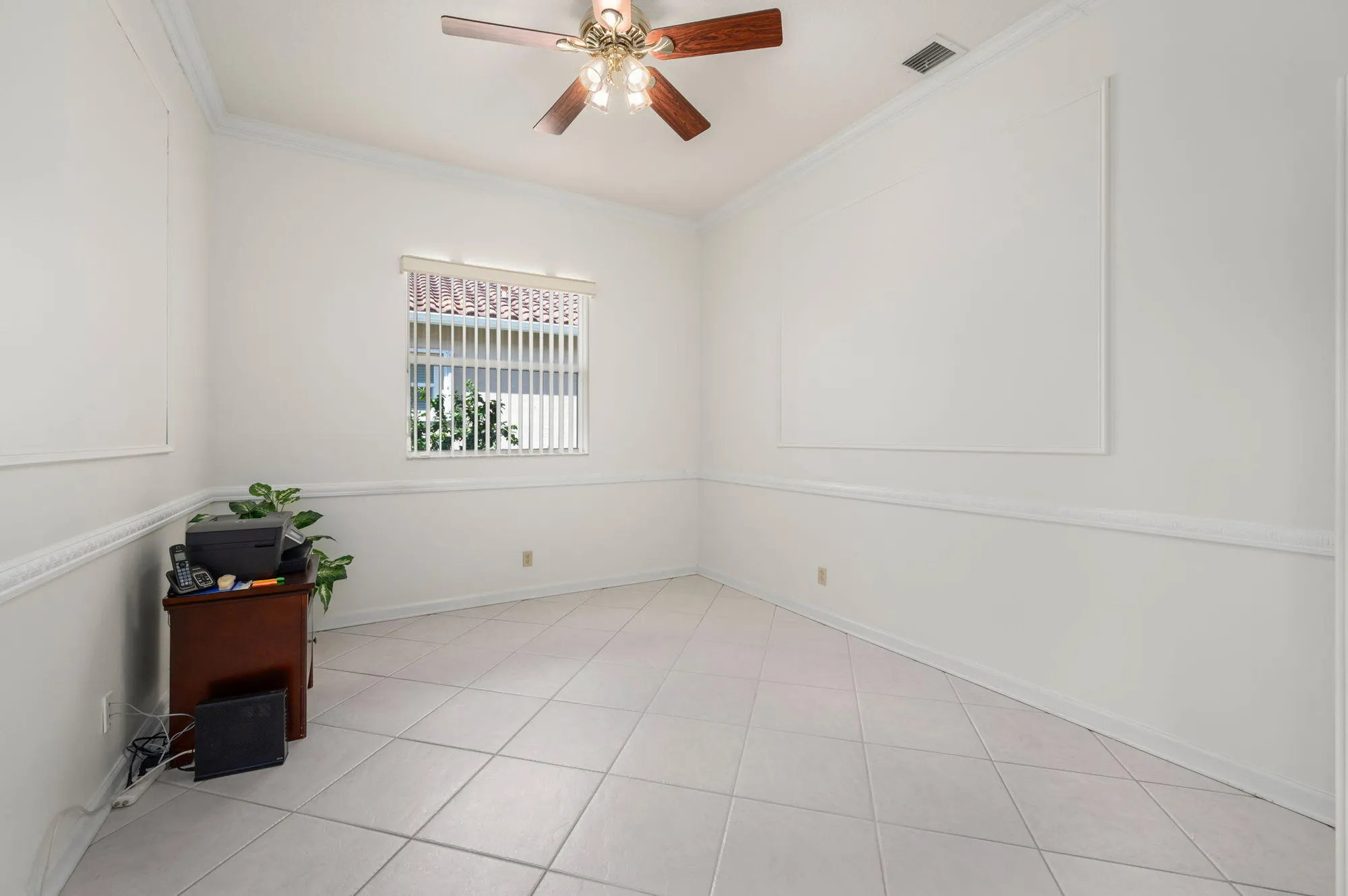Property Slideshow image 9 of 24 | 417 nw sunview way, Port Saint Lucie, FL, 34986