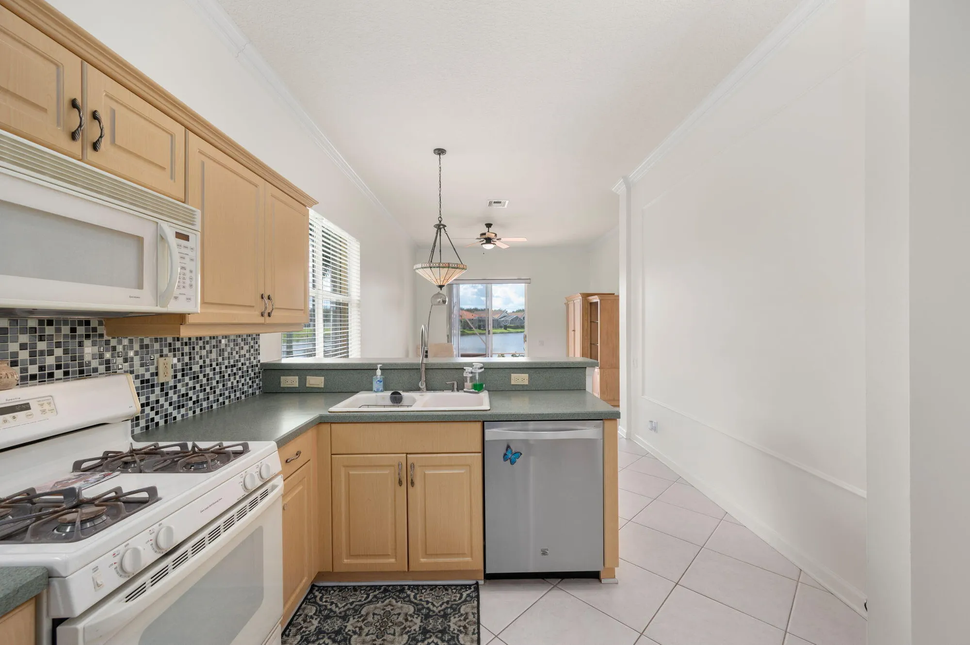 Property Slideshow image 7 of 24 | 417 nw sunview way, Port Saint Lucie, FL, 34986