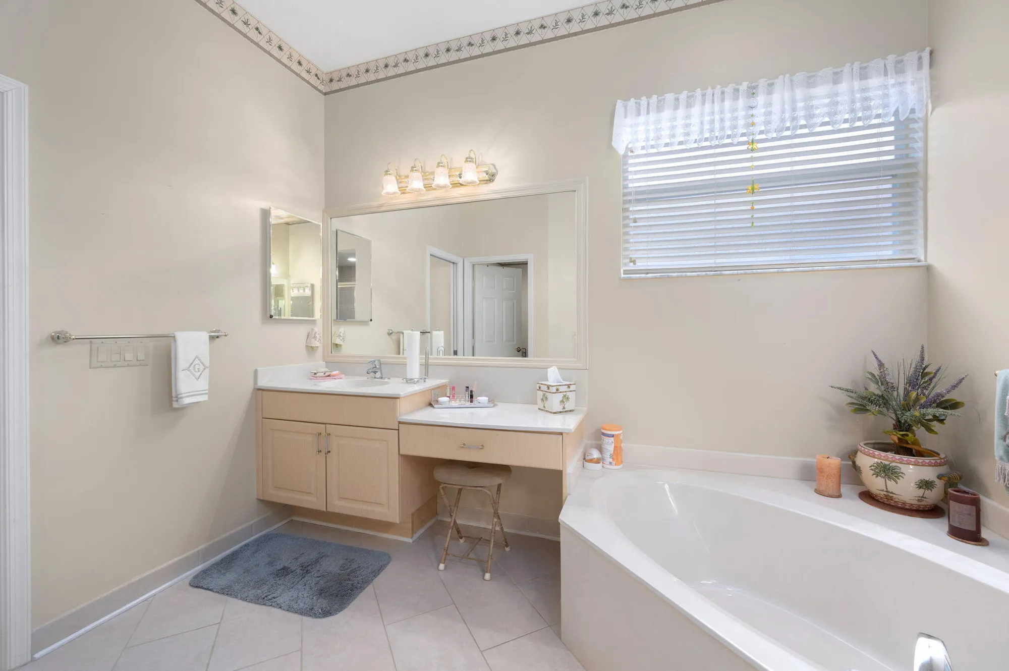 Property Slideshow image 16 of 24 | 417 nw sunview way, Port Saint Lucie, FL, 34986