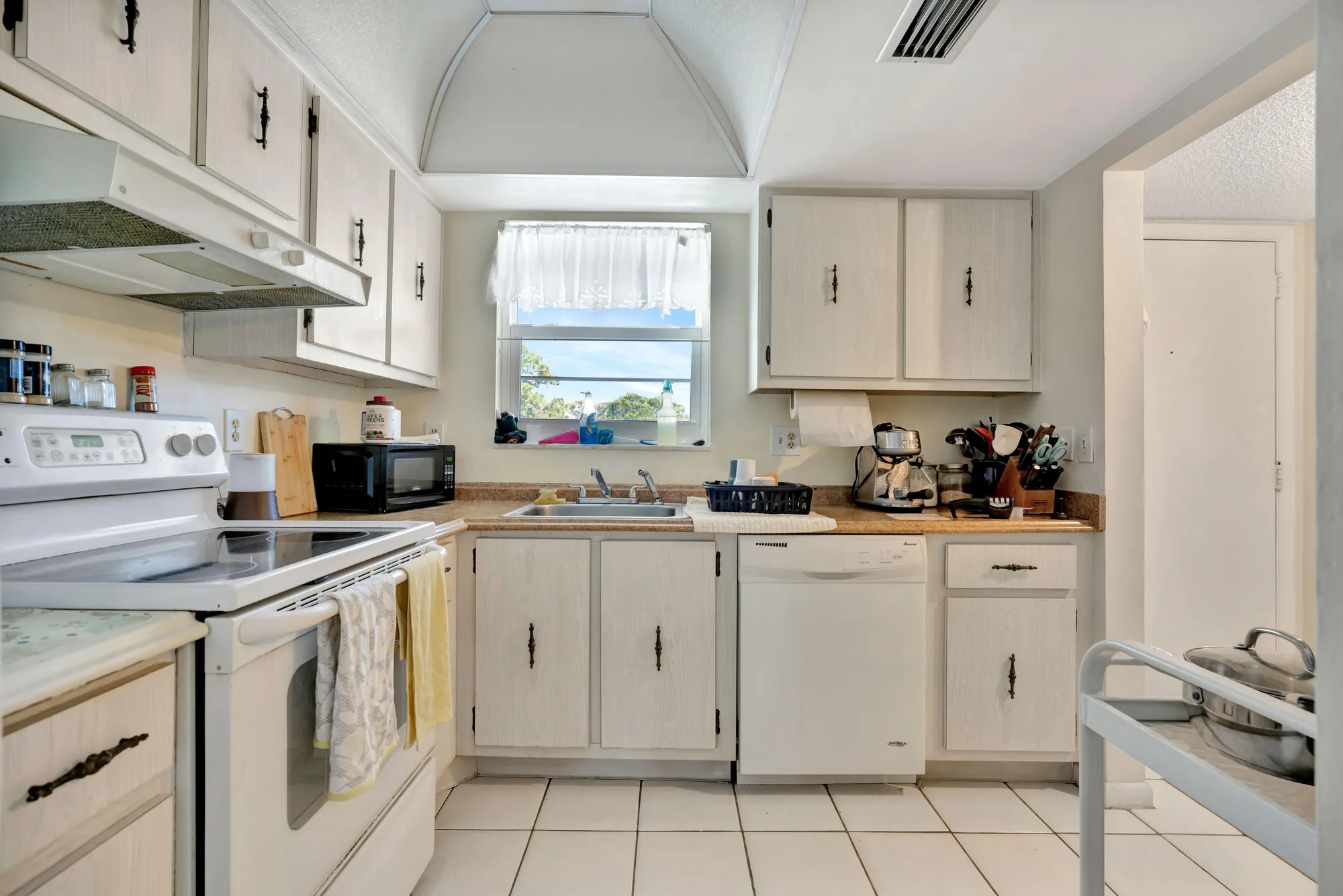 Property Slideshow image 9 of 25 | 18081 se country club dr # 24-237, Jupiter, FL, 33469