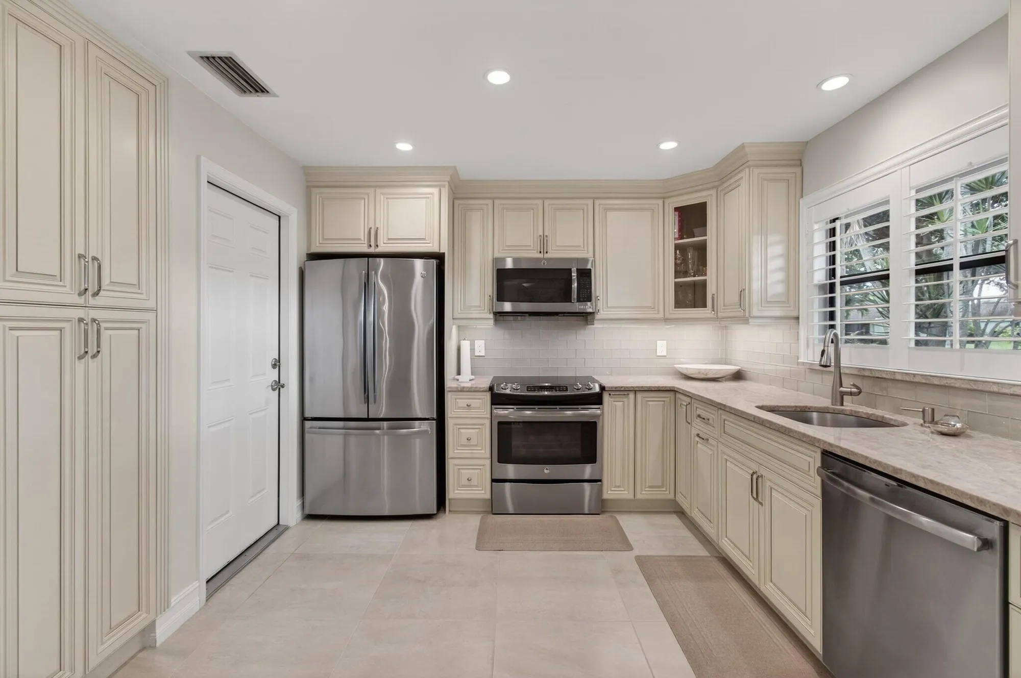 Property Slideshow image 17 of 46 | 4490 nutmeg tree ln b, Boynton Beach, FL, 33436