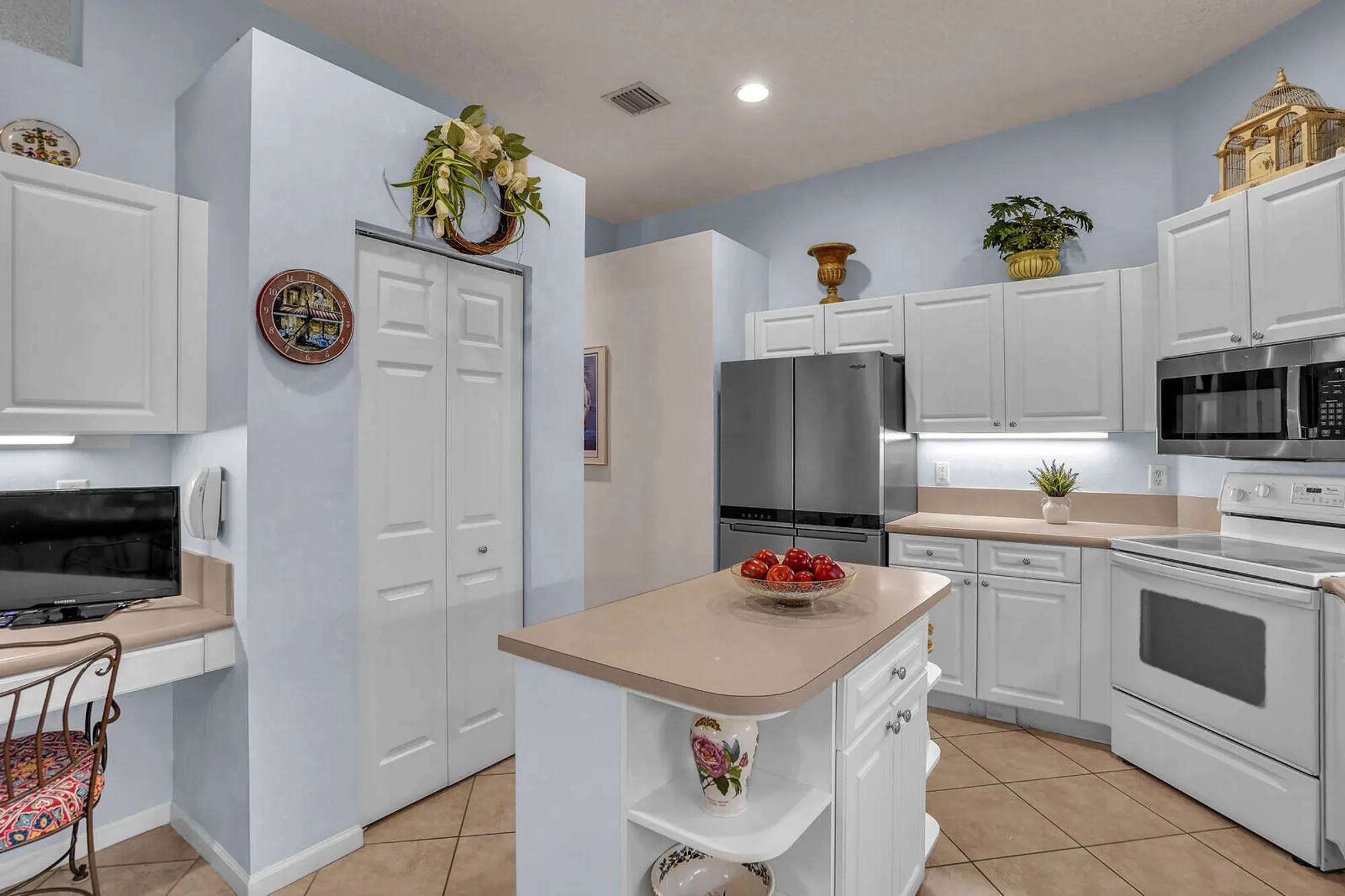 Property Slideshow image 27 of 48 | 6554 jog palm dr, Boynton Beach, FL, 33437