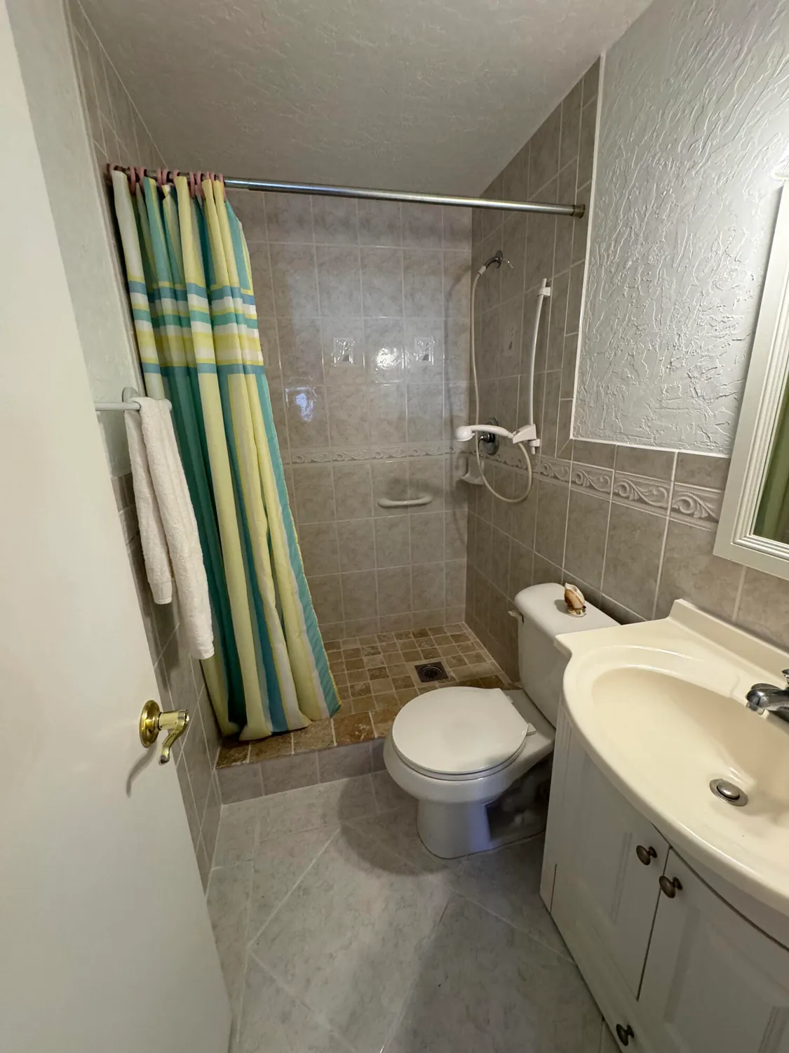 Property Slideshow image 13 of 33 | 632 snug harbor dr d2, Boynton Beach, FL, 33435