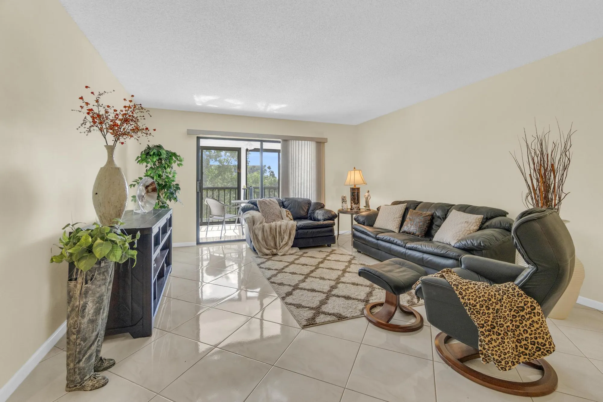 Property Slideshow image 12 of 79 | 7290 kinghurst dr apt 406, Delray Beach, FL, 33446