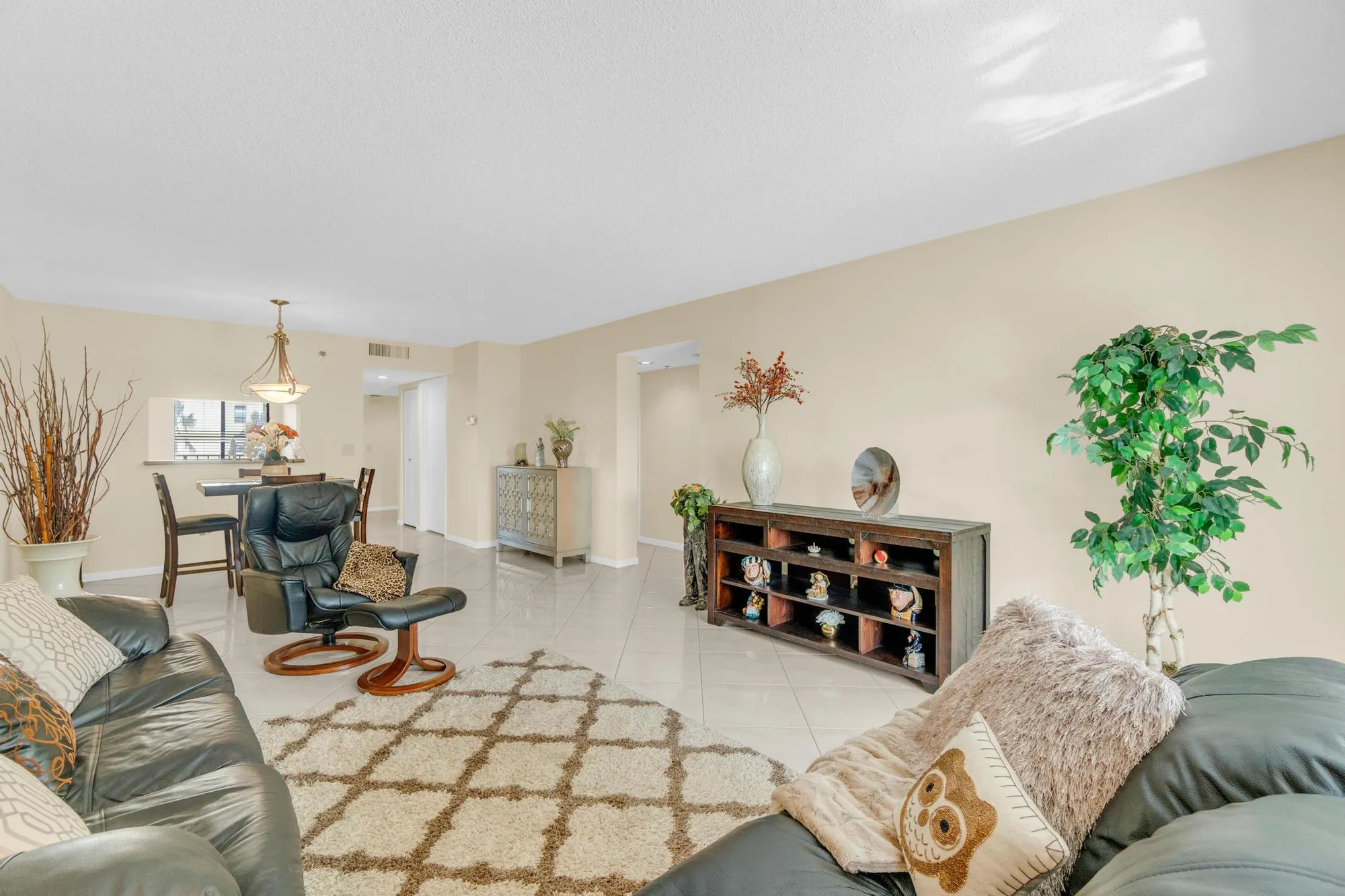 Property Slideshow image 10 of 79 | 7290 kinghurst dr apt 406, Delray Beach, FL, 33446
