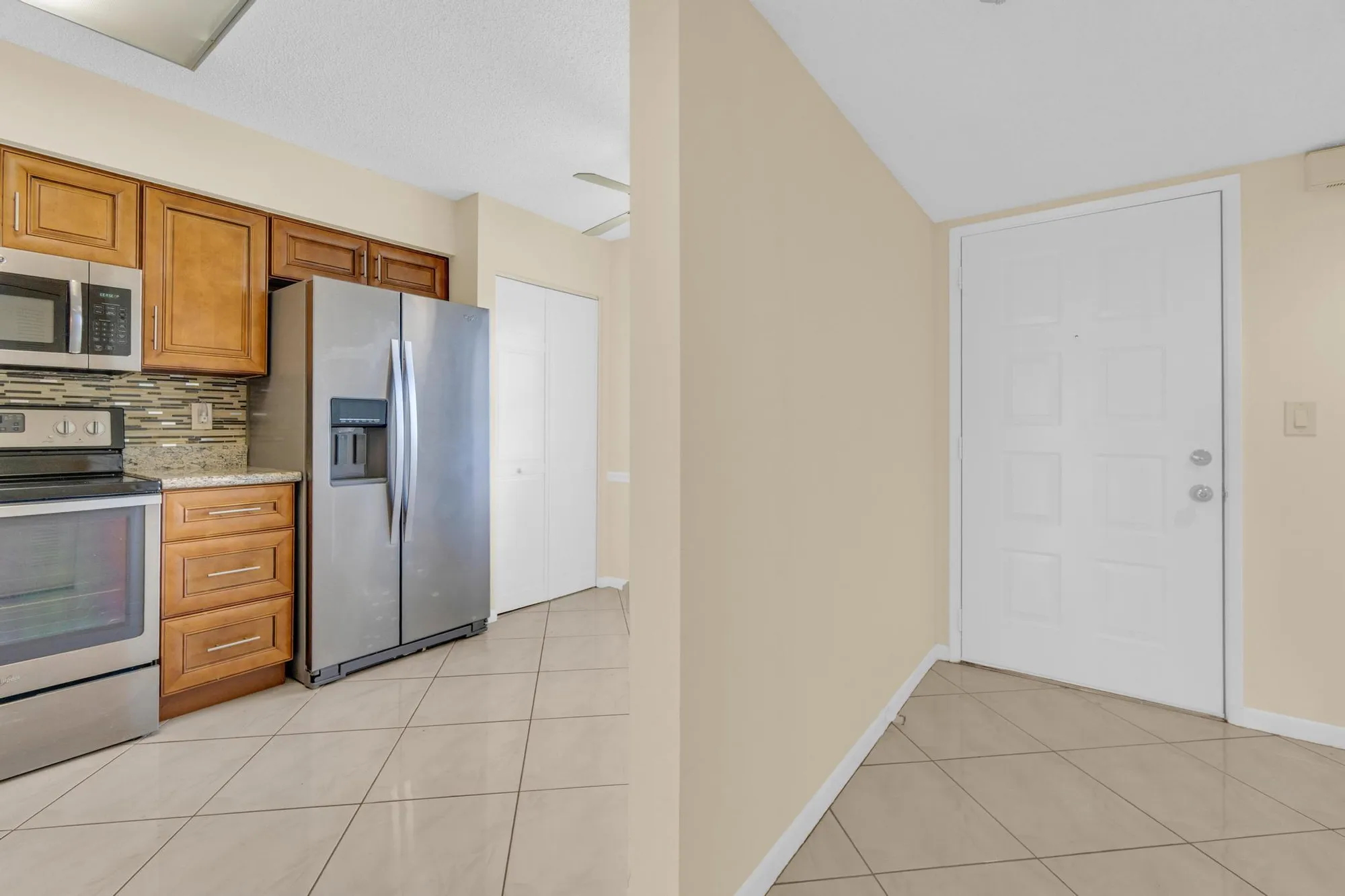 Property Slideshow image 7 of 79 | 7290 kinghurst dr apt 406, Delray Beach, FL, 33446